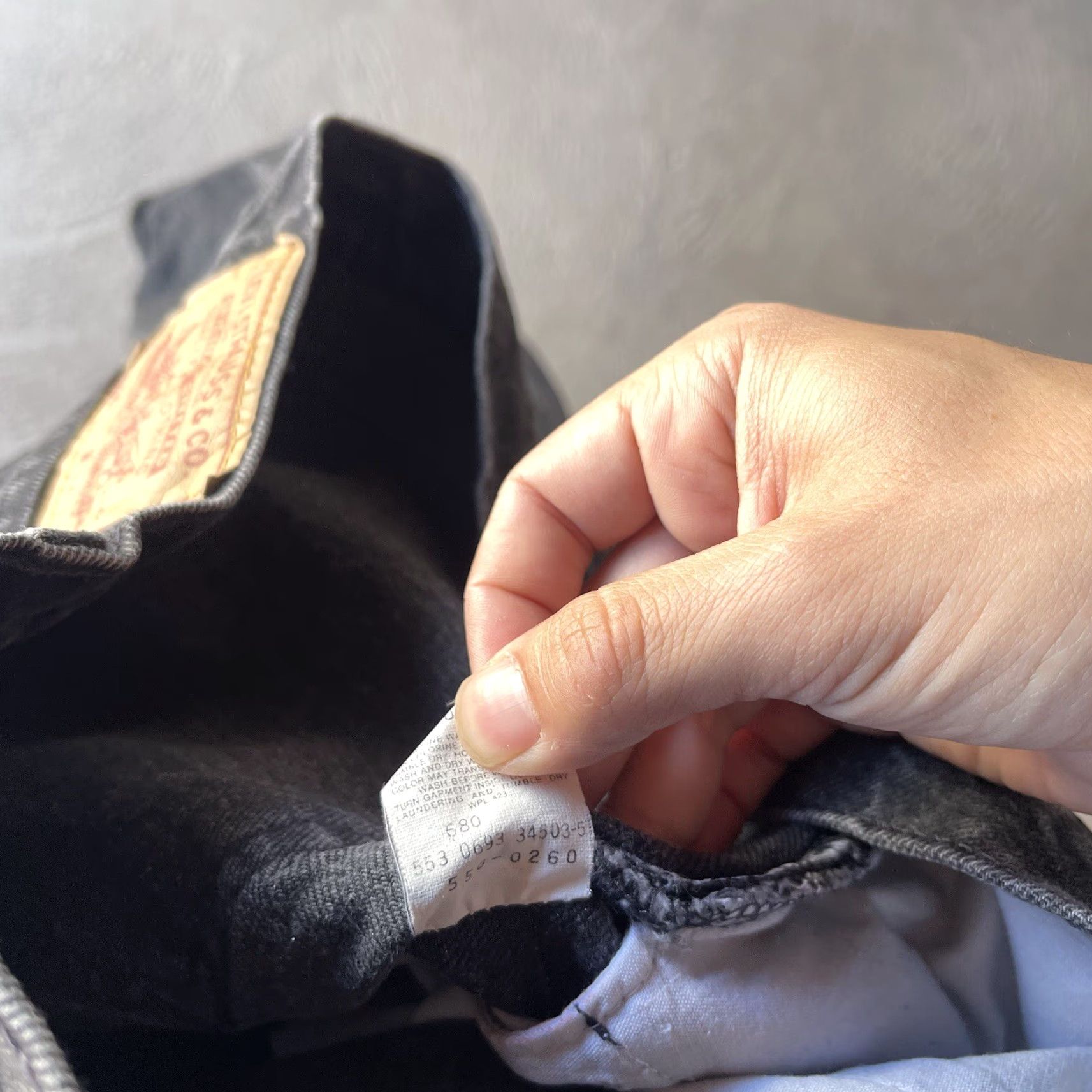 Levi's VINTAGE Levi's Jeans Mens 32x32 550 Relaxed Straight Denim Black 90s Logo Embroidered Mens American Western 32 Regular Men Size US 32 / EU 48 - 6 Thumbnail