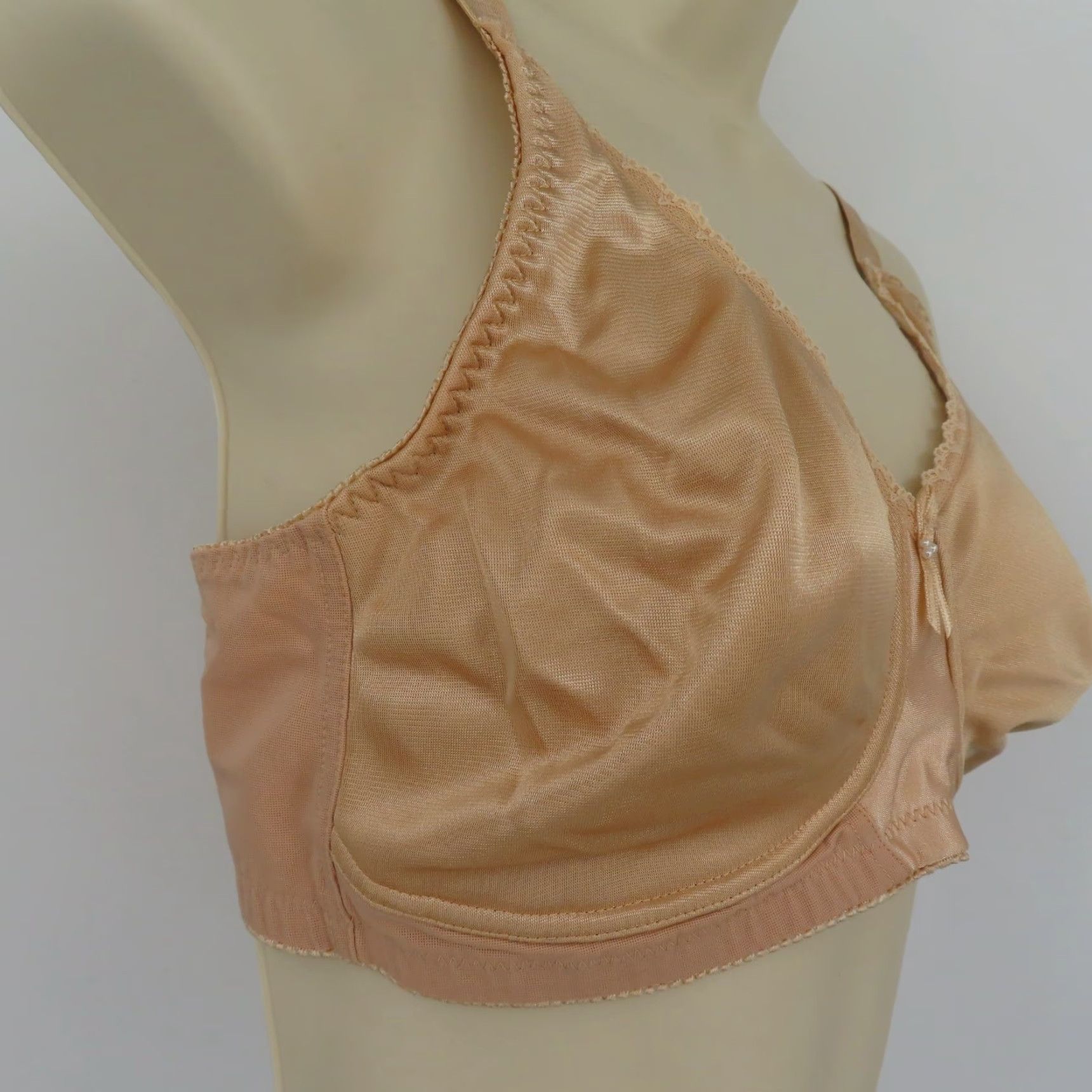 Vintage Almost U Bra 36D Beige Wireless Unlined Nylon Blend Lace Trim Women T-Shirt Bra 1060 Size ONE SIZE - 2 Thumbnail