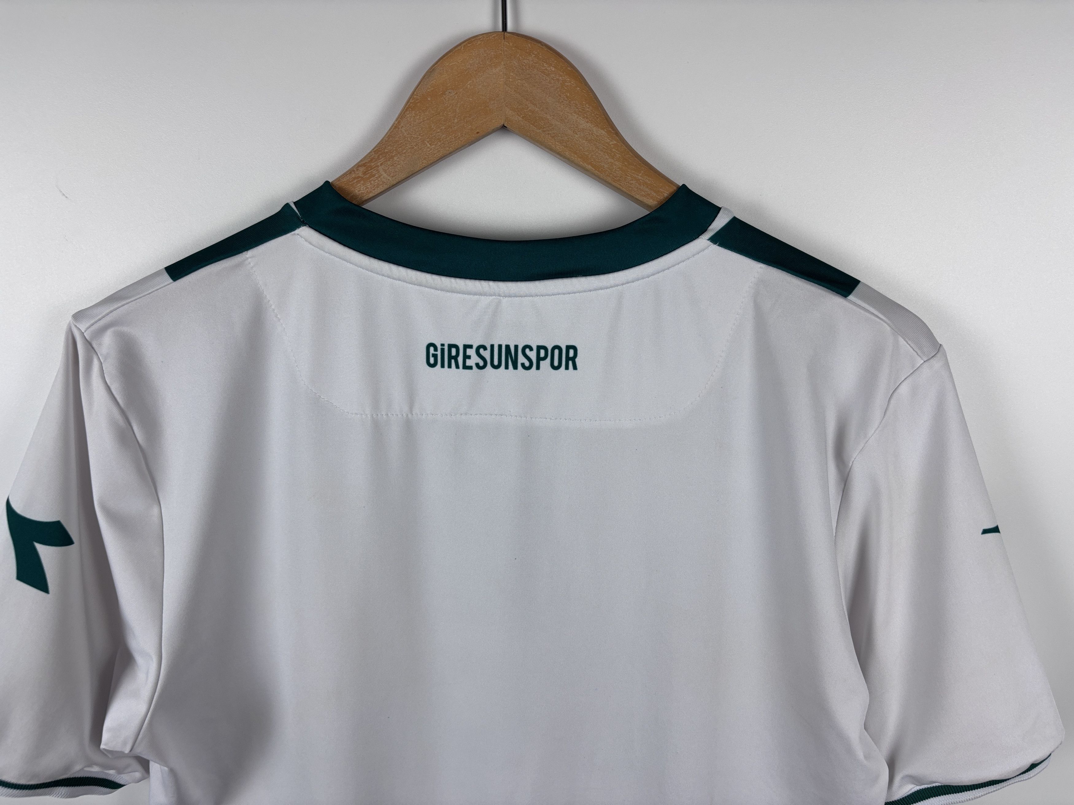 Diadora Giresunspor 2020-21 Home Football Shirt Jersey Diadora M Size US M / EU 48-50 / 2 - 7 Thumbnail