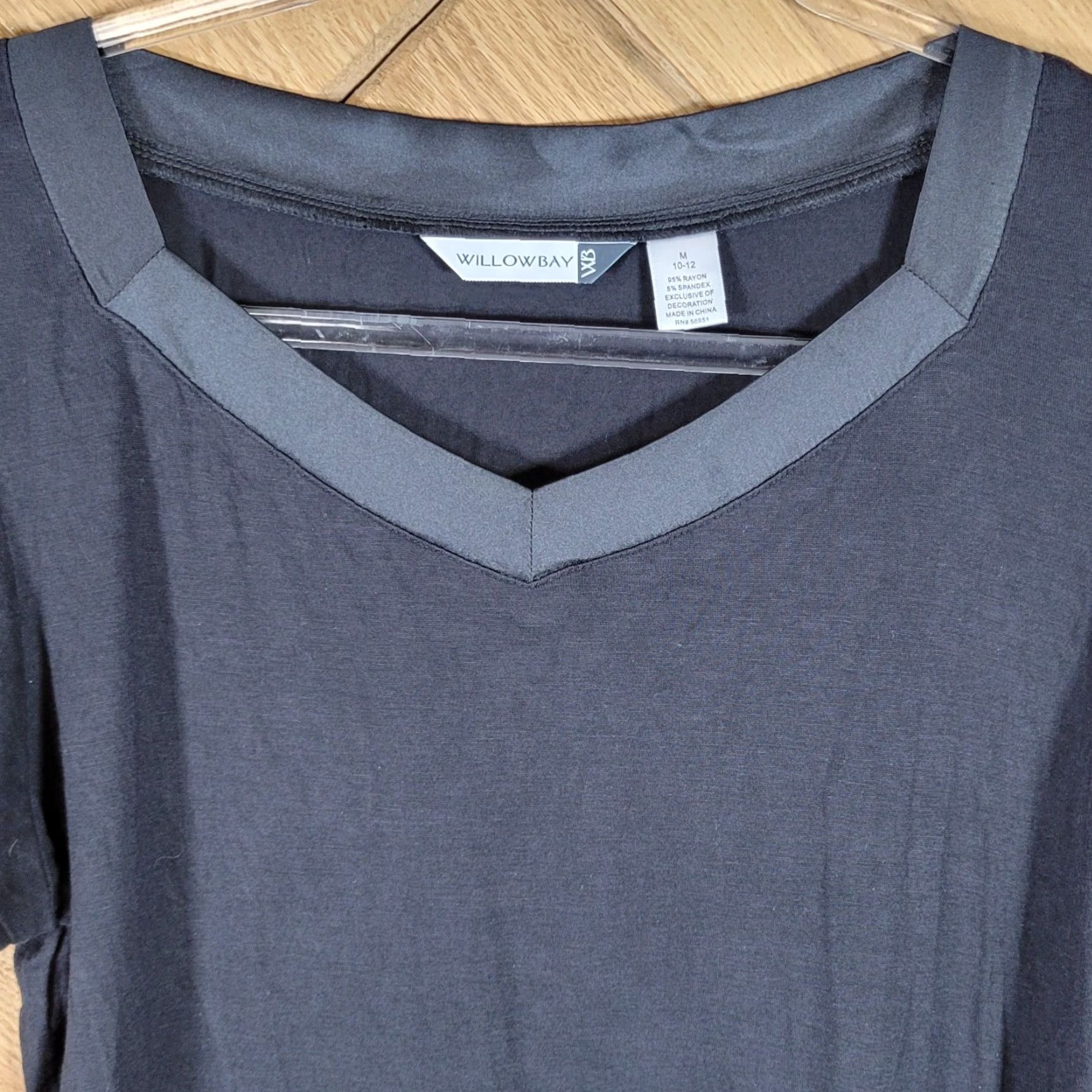 Vintage Willowbay Womens T-Shirt Tunic Top Black V-Neck Satin Trim Size M Casual Size M / US 6-8 / IT 42-44 - 4 Thumbnail