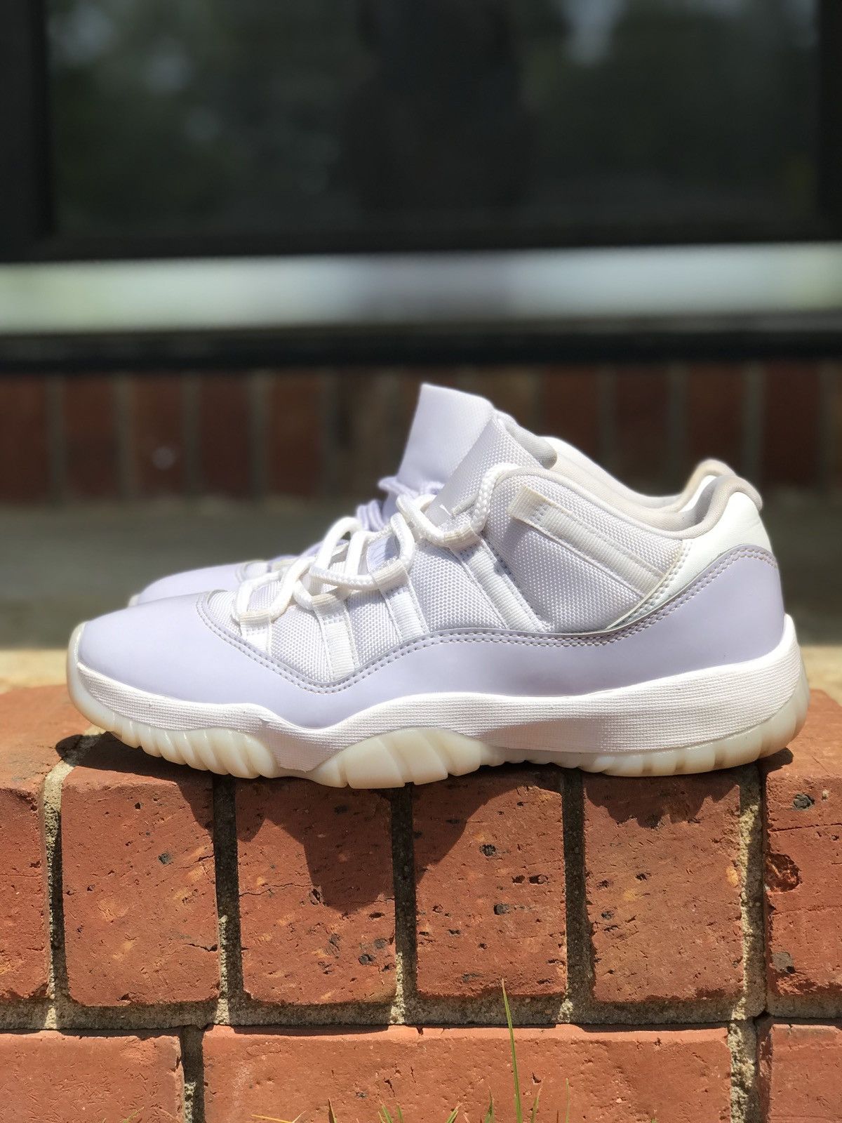 Jordan Brand Wmns Air Jordan 11 Retro Low “Pure Violet” Size 11 W / 9.5 M Size US 11 / IT 41 - 2 Thumbnail