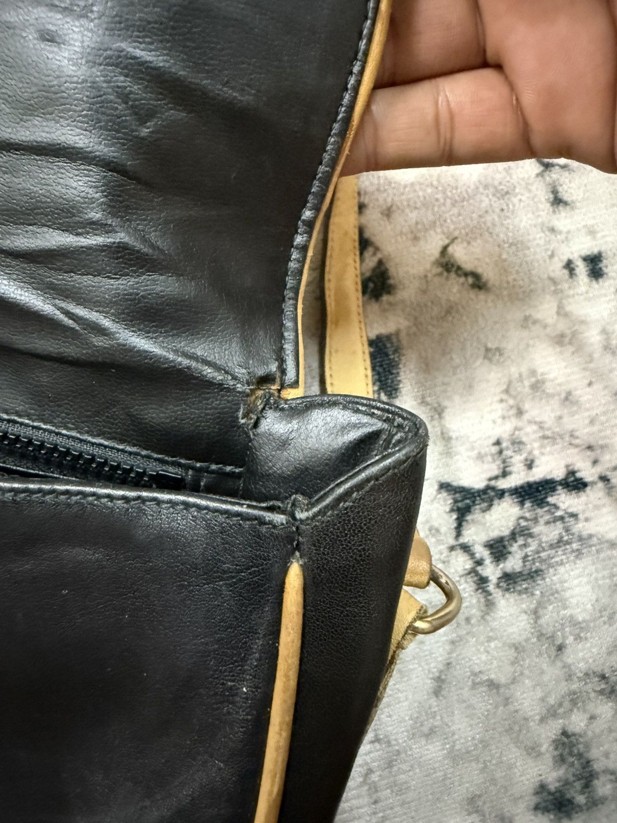 Celine × Designer × Vintage Vintage Celine Black Leather Massenger Bag Size ONE SIZE - 9 Thumbnail