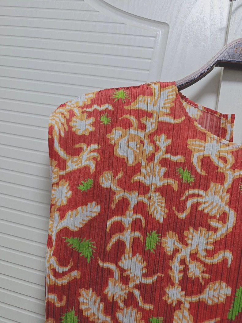 Issey Miyake Issey Miyake size:5 A red floral print top Size S / US 4 / IT 40 - 3 Thumbnail
