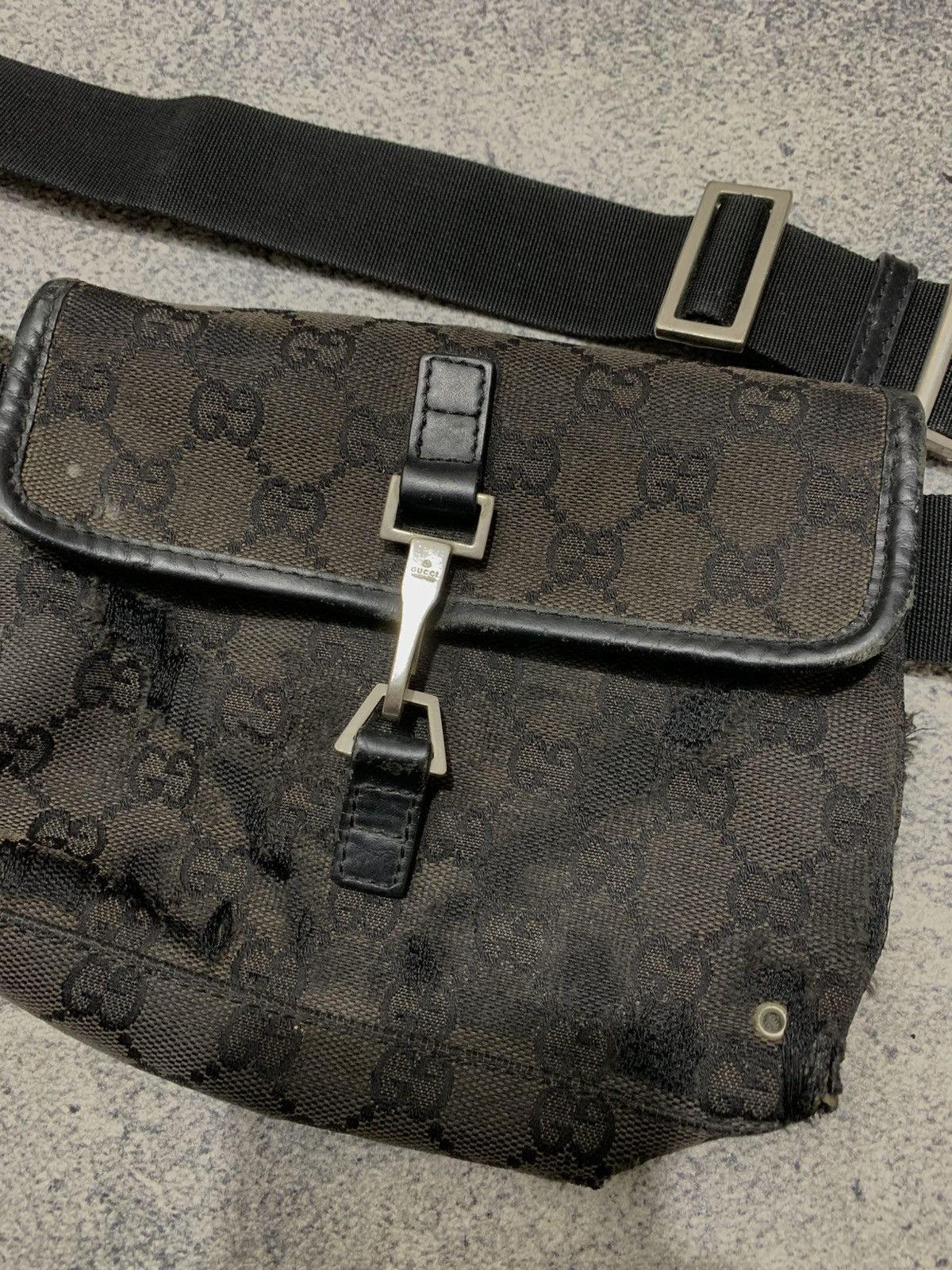 Gucci 🐍 Gucci Distressed GG Canvas Body Bag 🔥 Size ONE SIZE - 11 Thumbnail