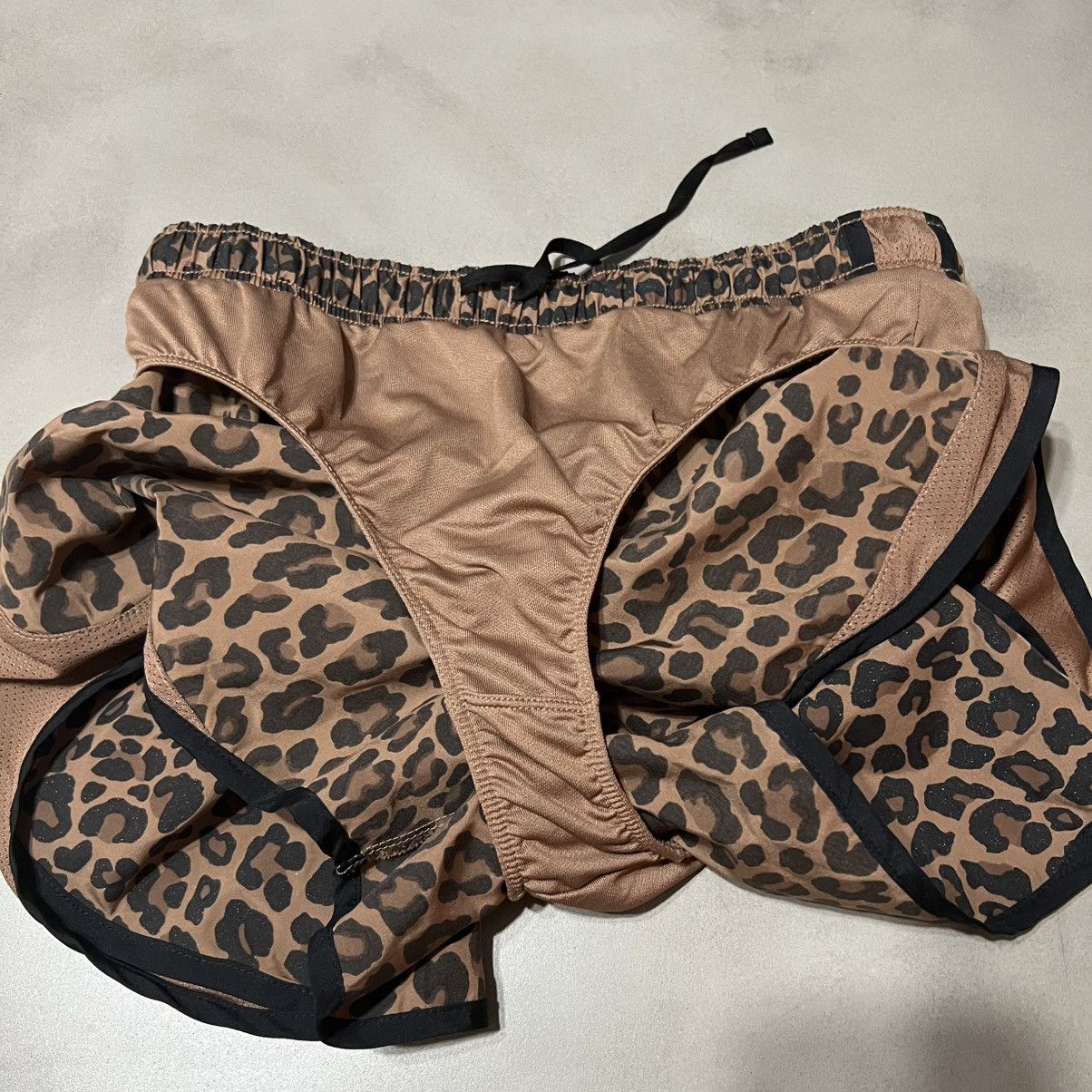 Nike Dri Fit Tempo Leopard Print Shorts SZ M Size 26" / US 2 / IT 38 - 6 Thumbnail