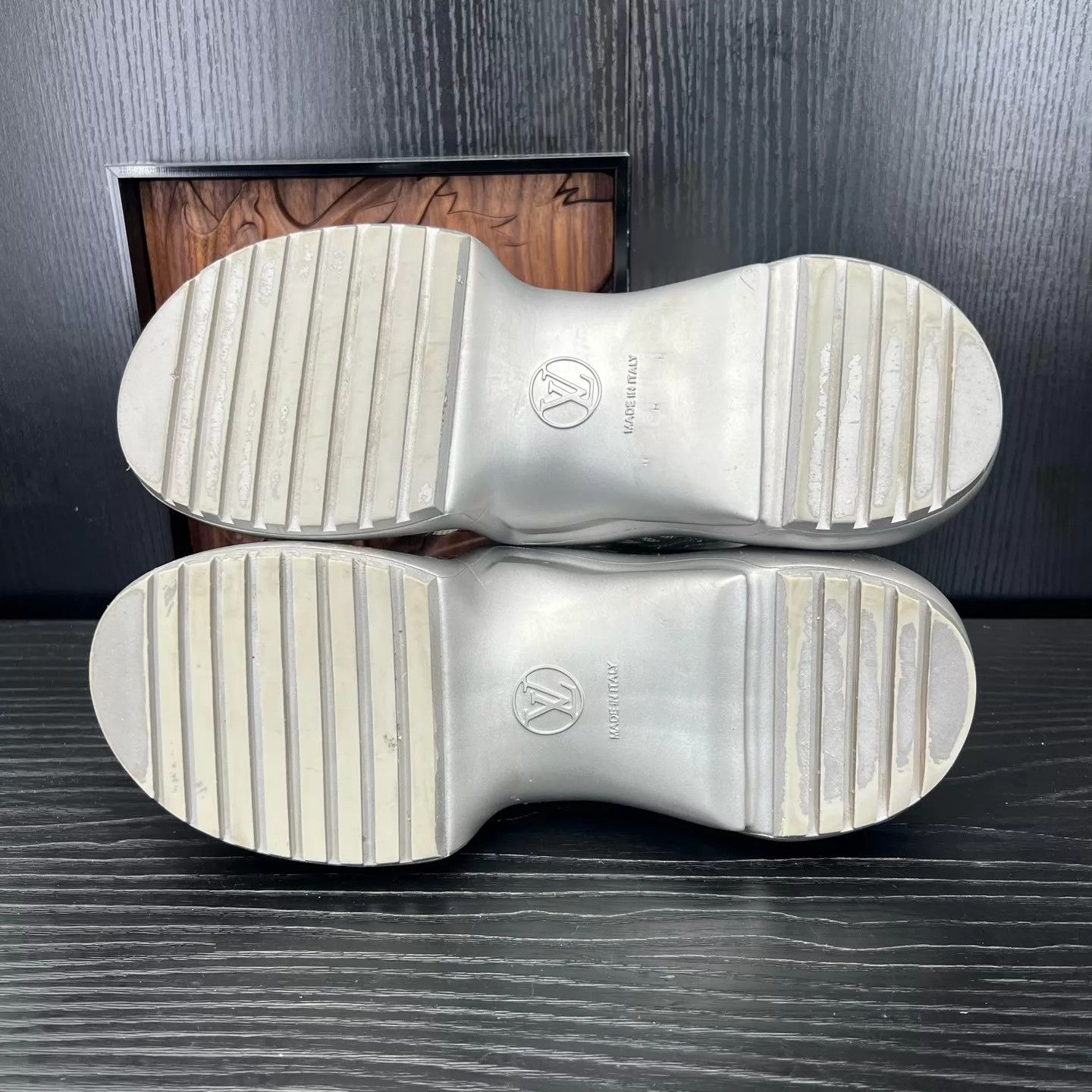 Louis Vuitton LV Archlight White Silver 39 Right Outer Scuff Good Size US 8.5 / IT 38.5 - 7 Thumbnail