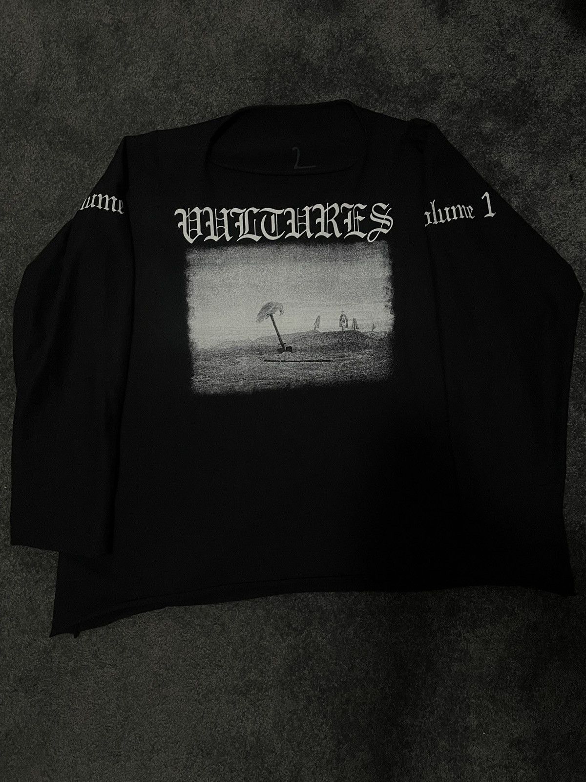 VULTURES BLACK LONG SLEEVE TEE Size 2