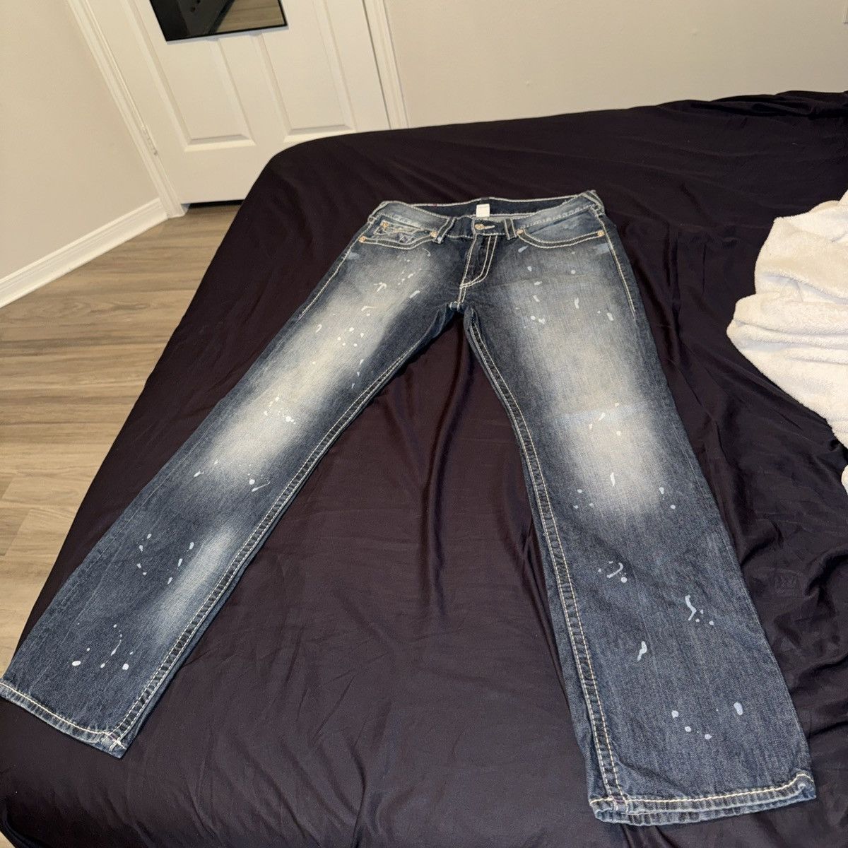 True Religion True Religion Straight Big T Stitch Flap Paint Splatter Size US 34 / EU 50 - 1 Thumbnail