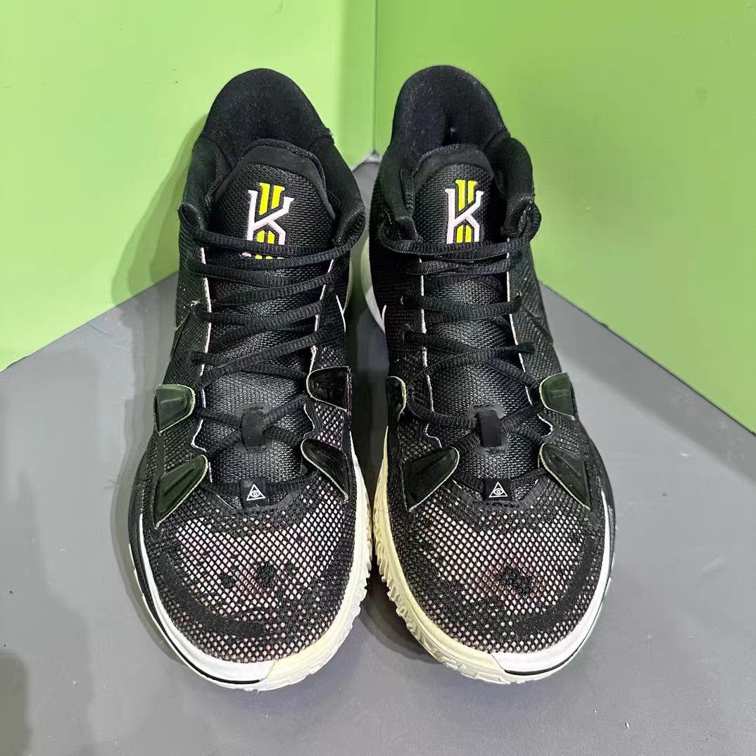 Nike Nike Kyrie 7 Black Gold K15 Size US 8 / EU 41 - 2 Thumbnail