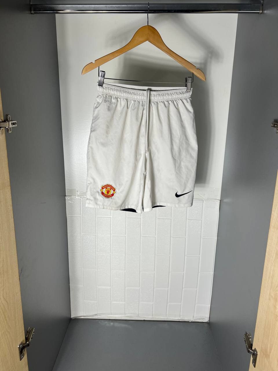 Nike VINTAGE NIKE FC MANCHESTER UNITED ENGLAND SOCCER SHORTS Y2K Size US M / EU 48-50 / 2 - 2 Thumbnail