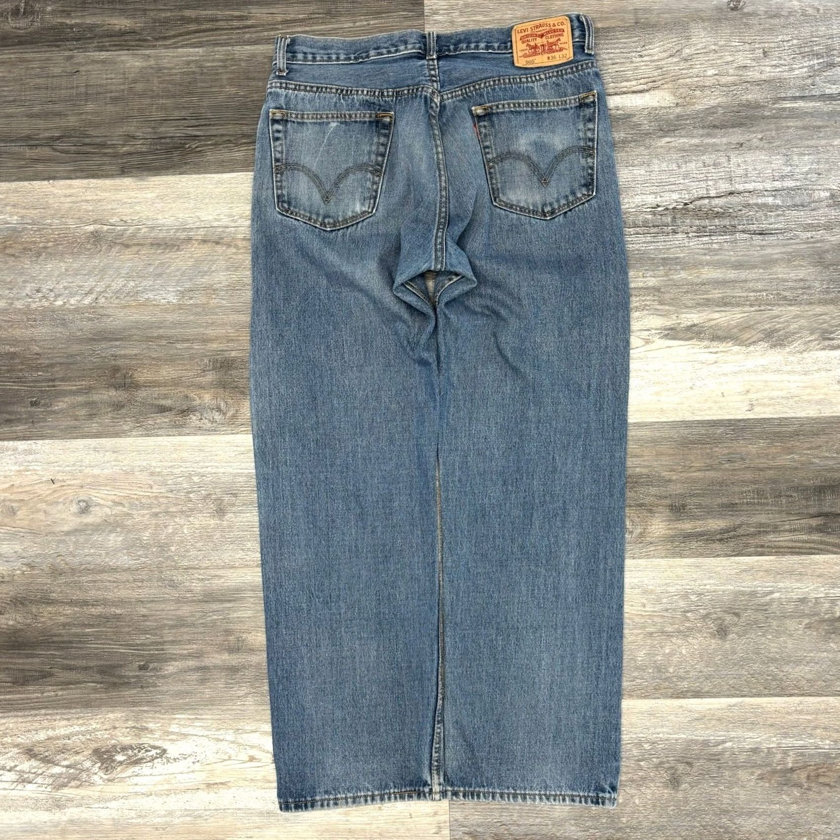 Levi's VINTAGE Levi's 505 Mens Jeans Denim Blue Regular Fit 36x31 Mid Wash Red Tab Boys? Womens? Size US 35 - 3 Thumbnail