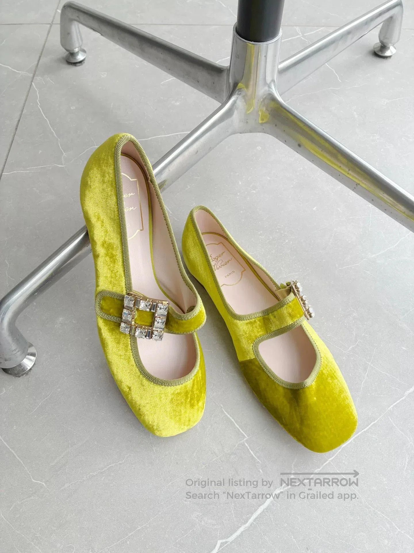 Roger Vivier Roger Vivier Velvet Mary Jane Shoes. Size US 5.5 / IT 35.5 - 1 Thumbnail