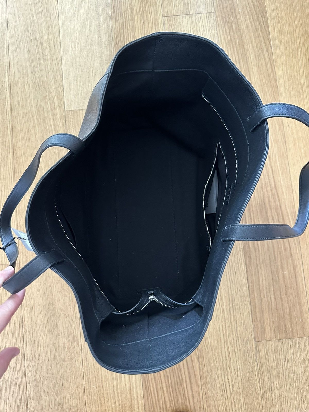 Balenciaga Balenciaga Rodeo Drive Print Tote Bag In Black Leather Size ONE SIZE - 3 Thumbnail