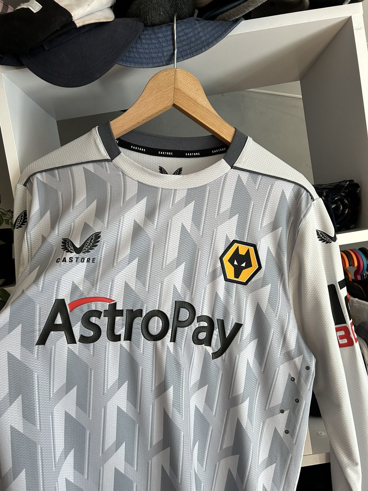 Castore Wales 3rd shirt 2022/23 long sleeve jersey Size US M / EU 48-50 / 2 - 2 Thumbnail