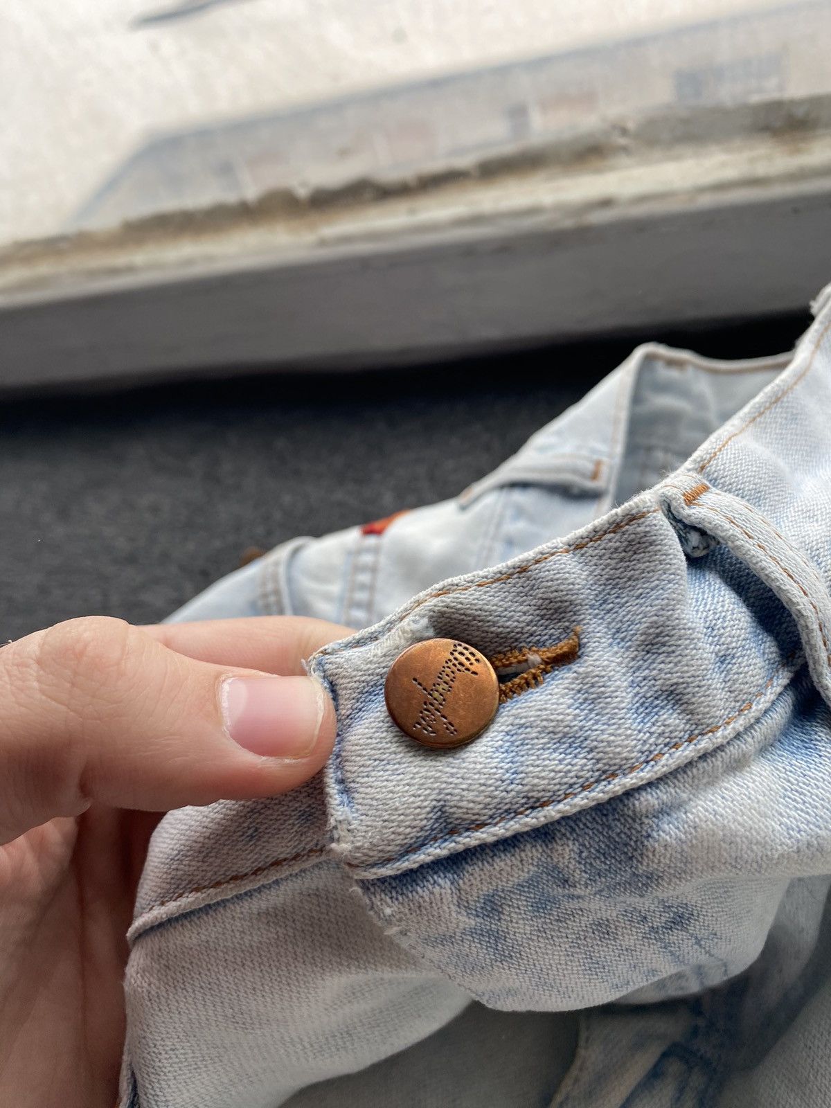 Wrangler 🔥Wrangler Vntg 80s Stone light blue washed distressed jeans Size 28" / US 6 / IT 42 - 6 Thumbnail