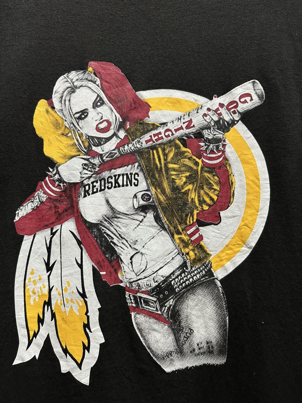 Hot Model Sex × Vintage Vintage Suicide Squad Redskins Movie Faded Tee Size US XL / EU 56 / 4 - 2 Thumbnail