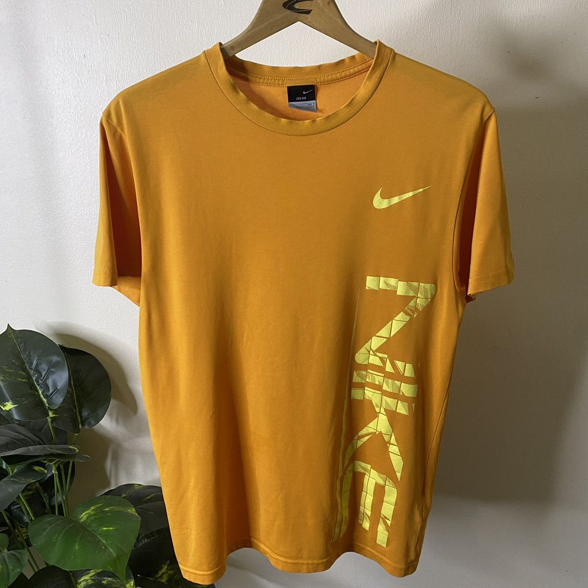 Nike × Vintage Vintage 2000s Nike Block Spell Out Tee Size US S / EU 44-46 / 1 - 2 Thumbnail