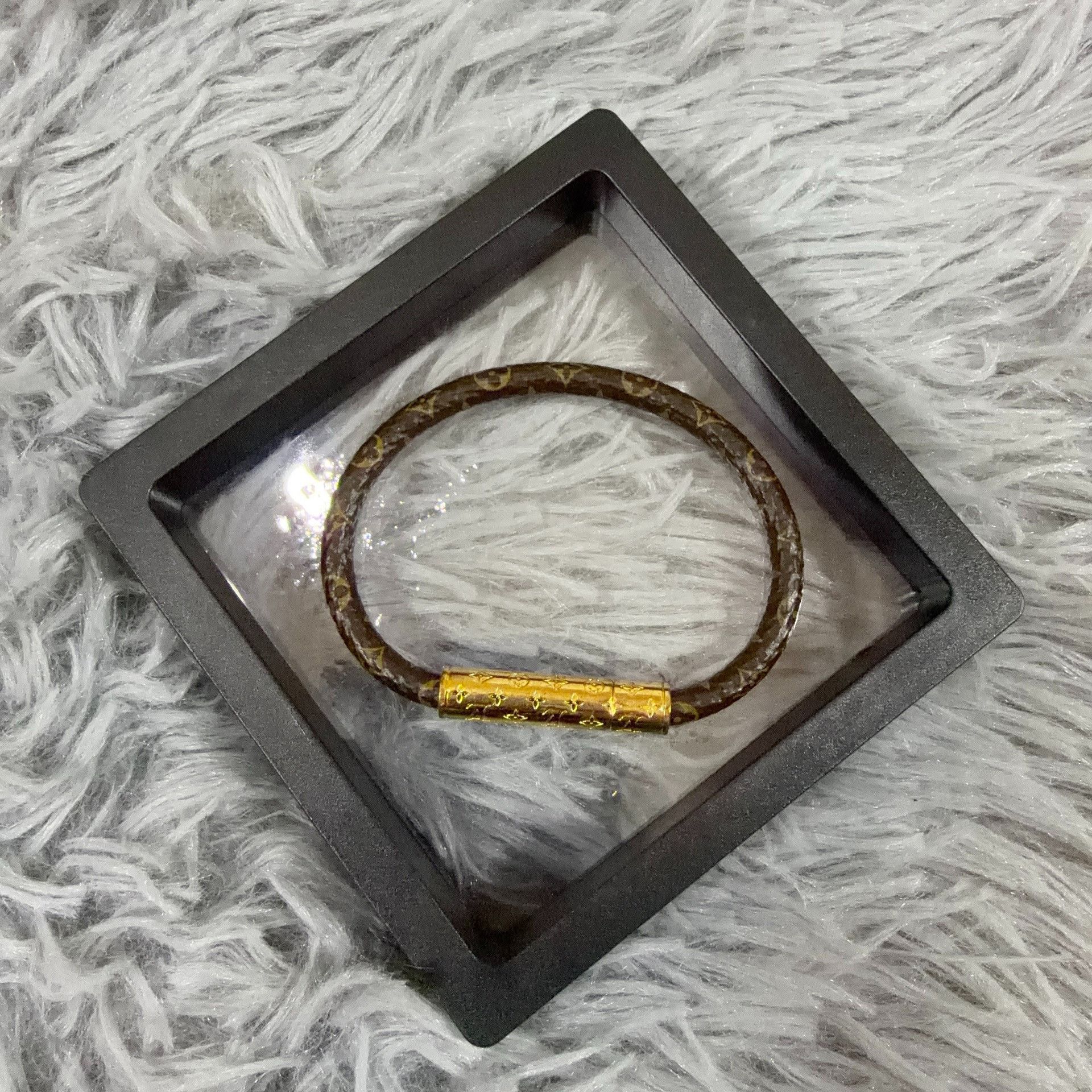 Louis Vuitton Louis Vuitton Retro Yellow Bracelet OS Women Size ONE SIZE - 1 Thumbnail