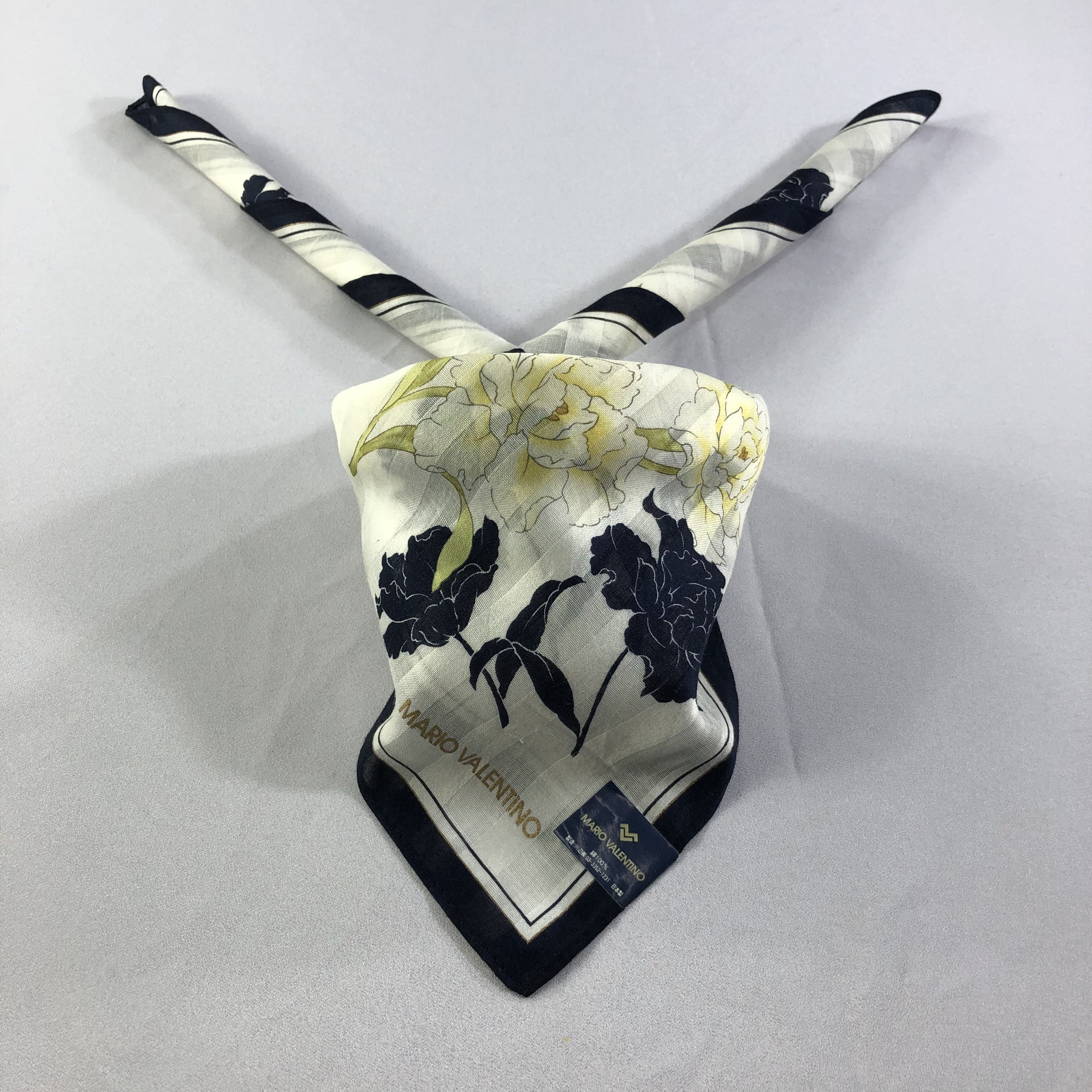 Mario Valentino × Vintage Mario Valentino Handkerchief Neckerchief Bandana H2059 Size ONE SIZE - 1 Thumbnail
