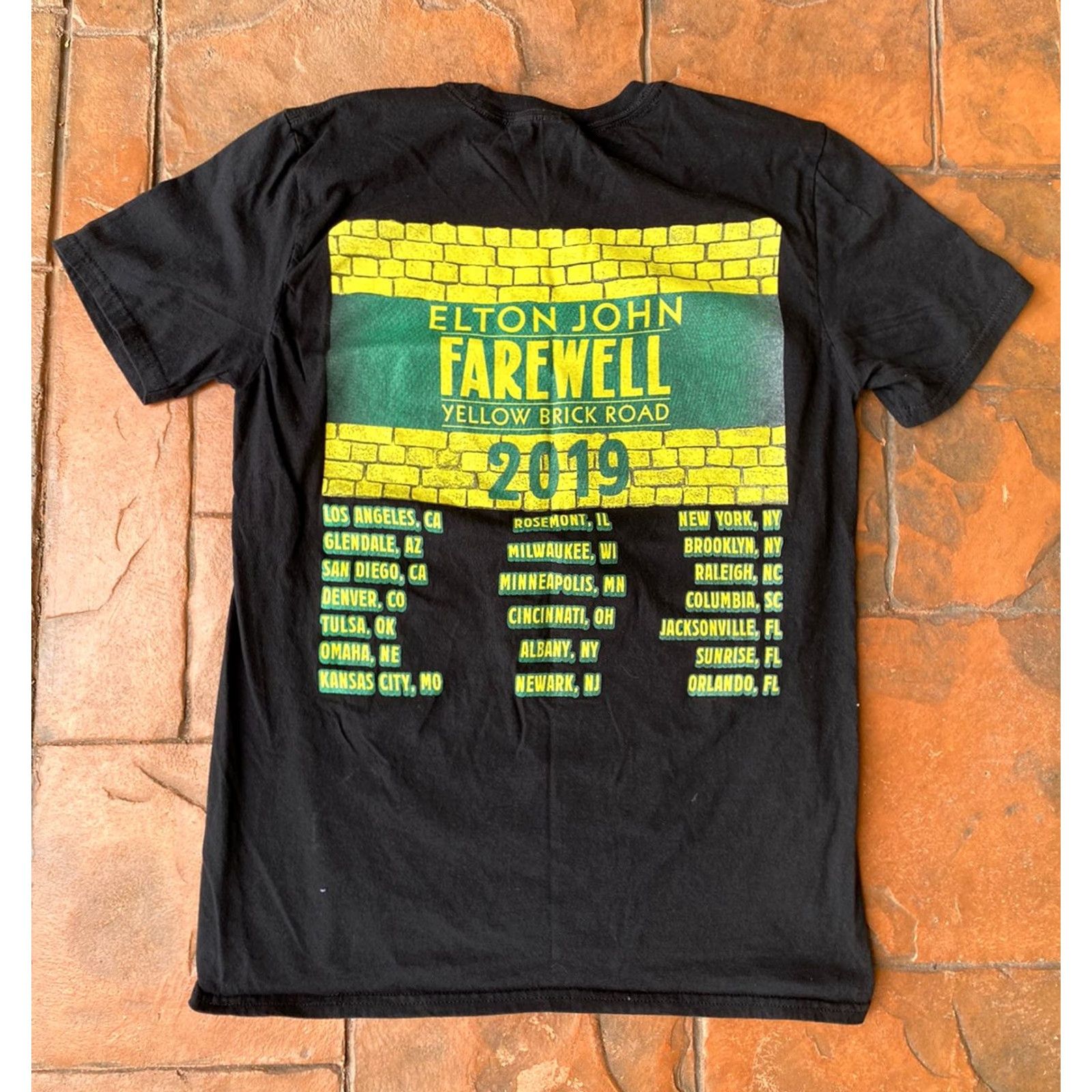 Gildan Elton John Farewell Tour 2019 Black T Shirt Medium Size US M / EU 48-50 / 2 - 3 Thumbnail