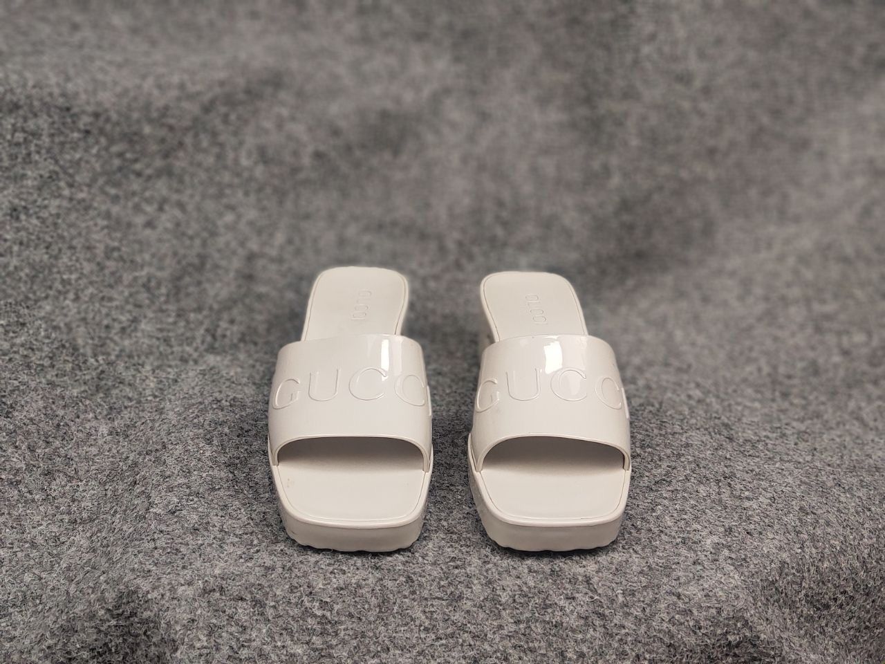 Gucci Gucci Rubber Logo Platform Slide Sandal Mystic White Mules Size US 11 / IT 41 - 2 Thumbnail