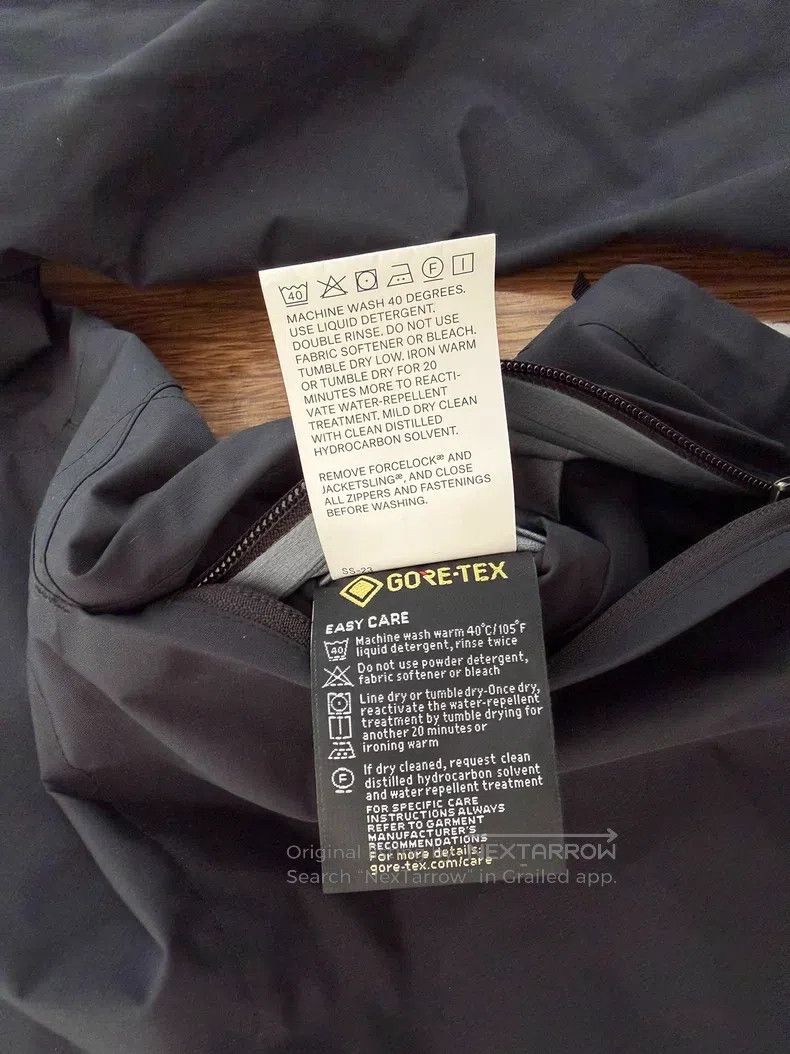 Acronym Acronym Windproof waterproof jacket Size US M / EU 48-50 / 2 - 6 Thumbnail