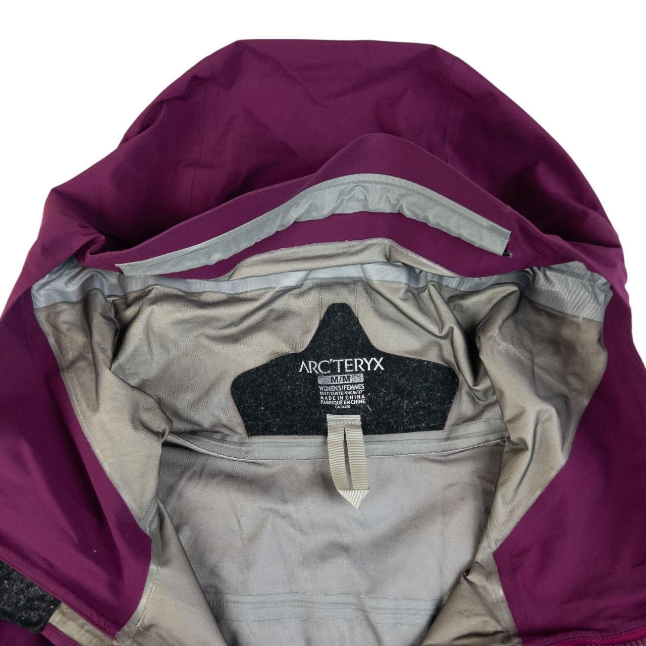 Arc'teryx Vintage Arcteryx Goretex Jacket Womens Size M Size M / US 6-8 / IT 42-44 - 3 Thumbnail