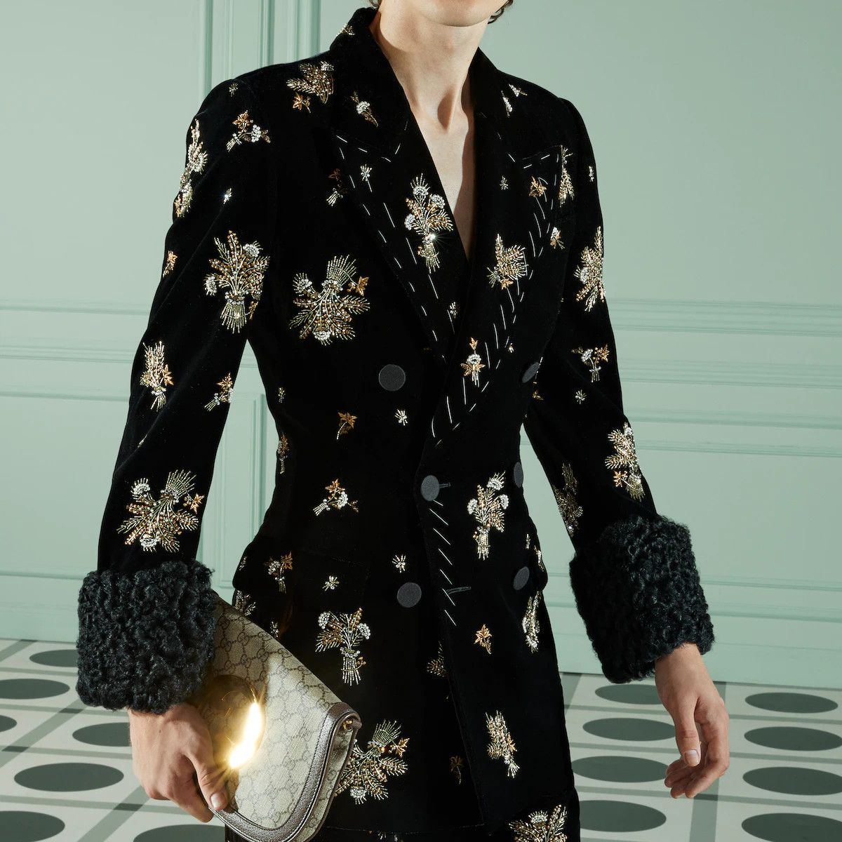 Gucci o1s1wg110225 Embroidered Velvet Jacket in Black Size US XL / EU 56 / 4 - 2 Thumbnail