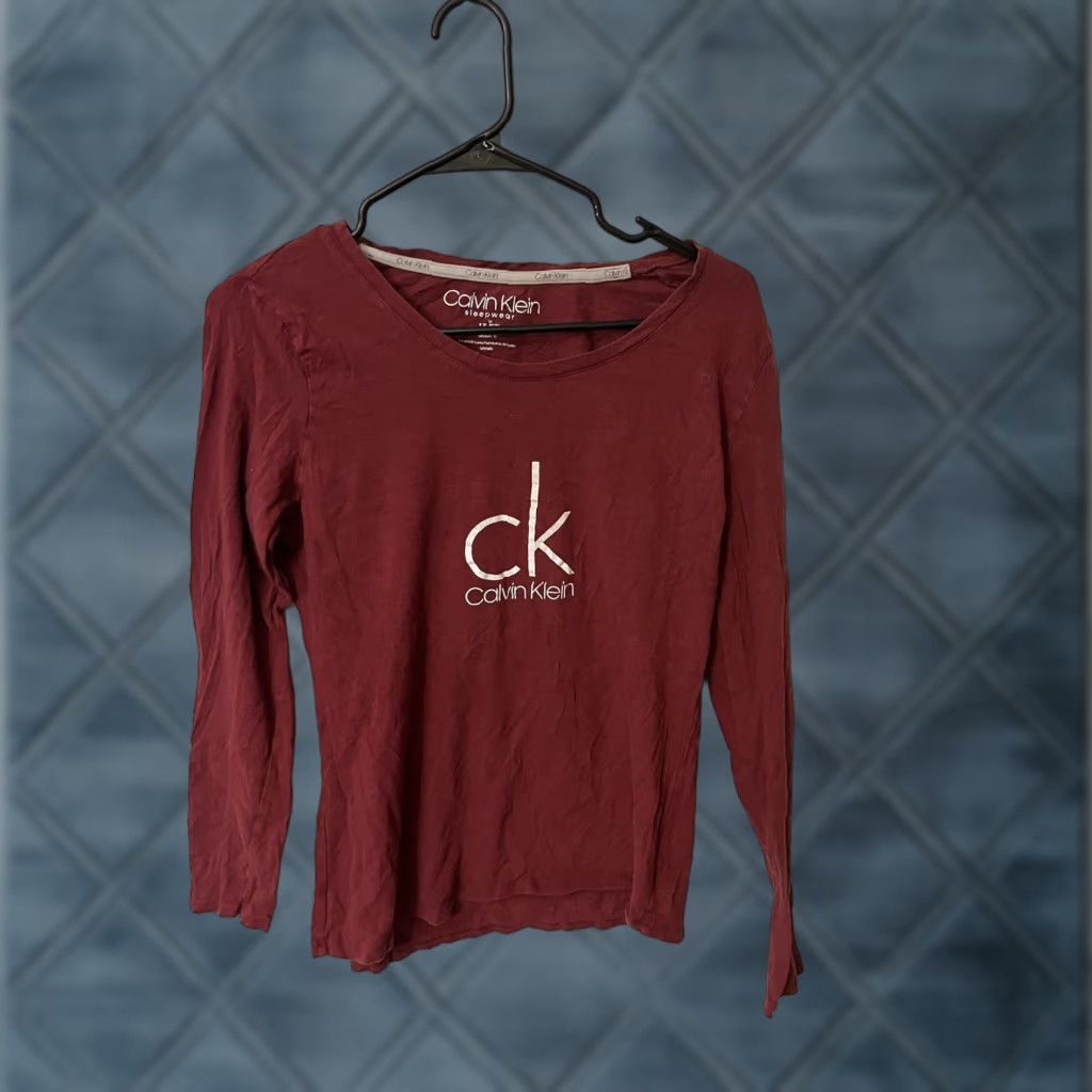 Calvin Klein VINTAGE Calvin Klein Sleepwear Shirt Women M Red Round Neck Long Sleeve Pullover Logo Comfort Classic 90s Mens Womens Size M / US 6-8 / IT 42-44 - 1 Thumbnail