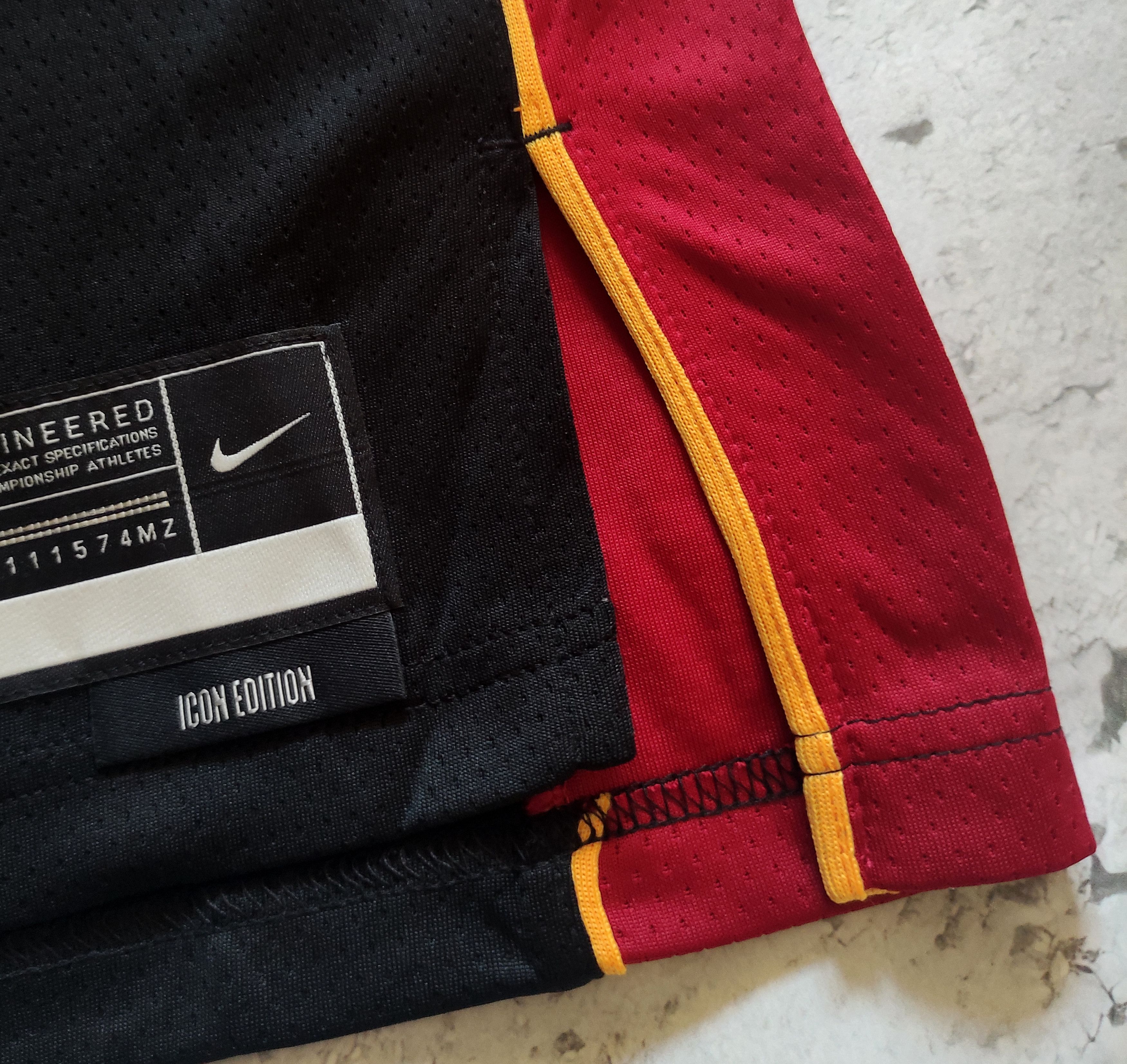 Nike MIAMI HEAT BUTLER SWINGMAN ICON EDITION 2022/23 DN2011-010 Size US M / EU 48-50 / 2 - 9 Thumbnail