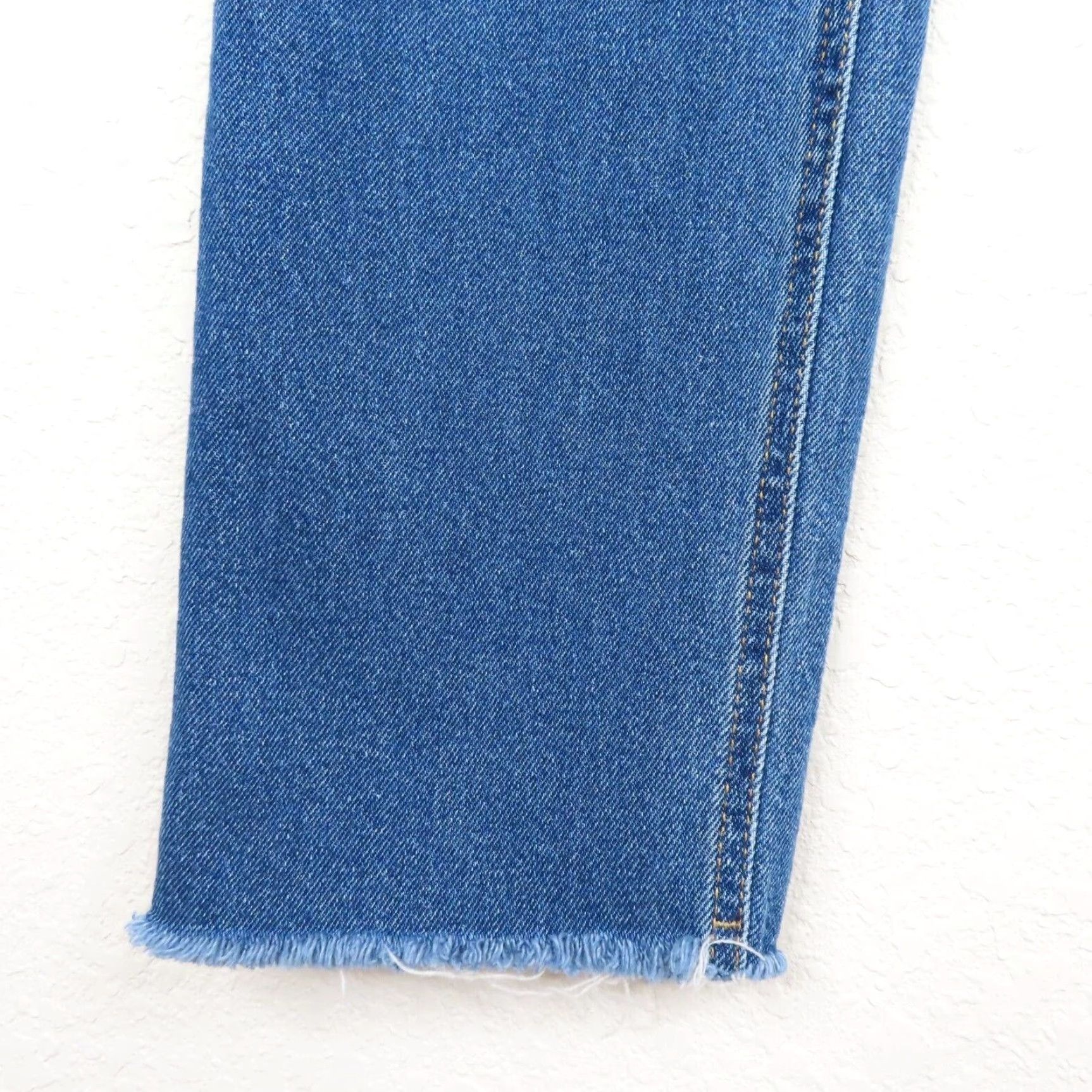 Vintage Wild Fable Womens Jeans 2 Medium Blue Wash Denim Distressed Raw Hem Cotton Blend Straight 5-Pocket Mens Womens Girls? Size 26" / US 2 / IT 38 - 3 Thumbnail