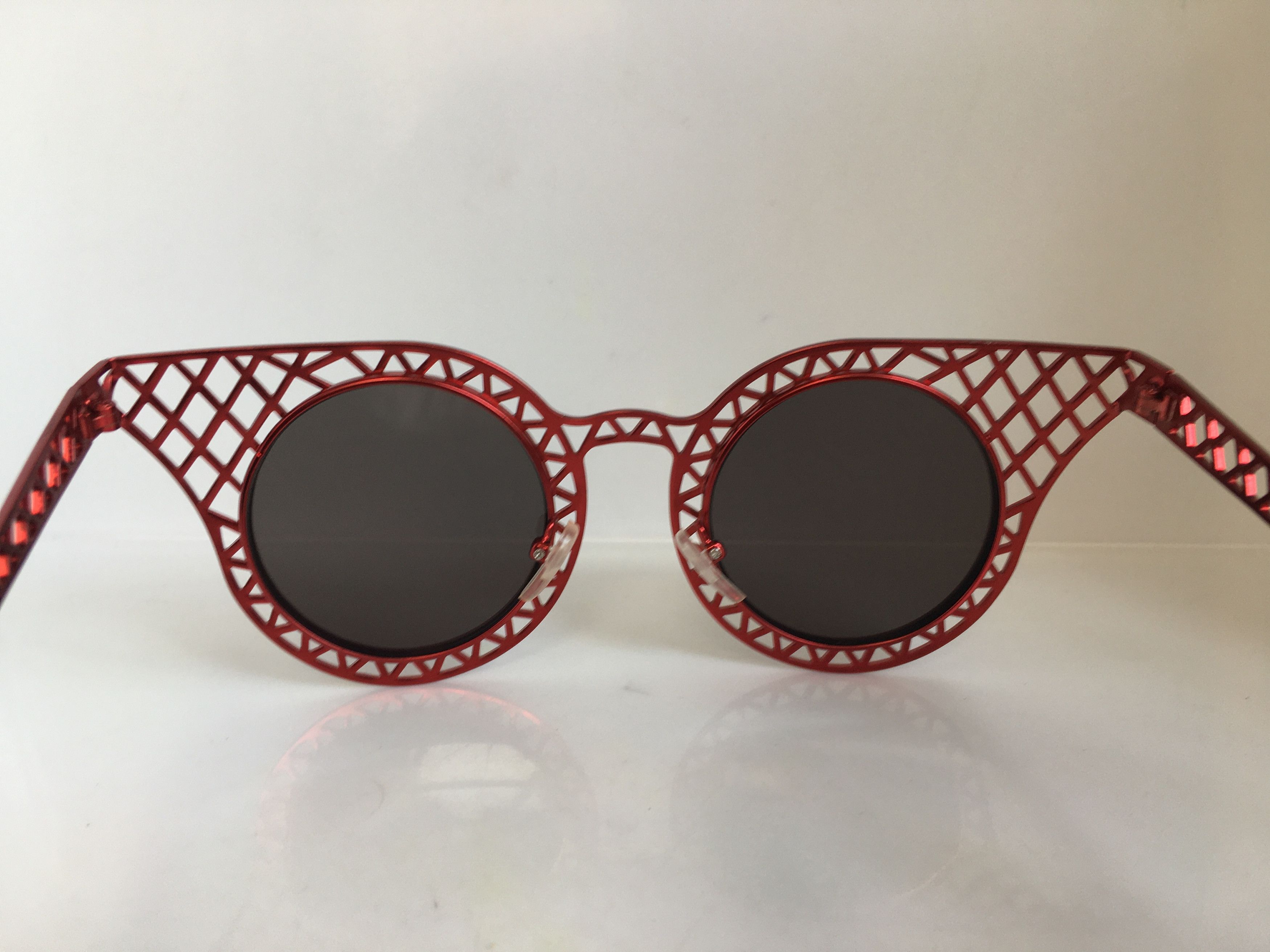 Other Mod Diva Red Round Sunglasses Frame RUNWAY SHOW Size ONE SIZE - 4 Thumbnail