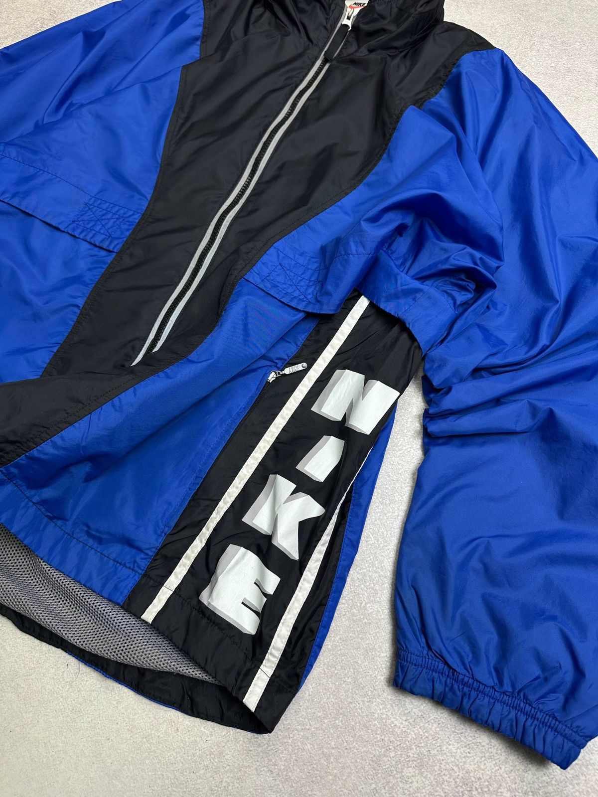 Nike Vintage Nike Nylon Quarter Zip Jacket L Mens Size US L / EU 52-54 / 3 - 4 Thumbnail