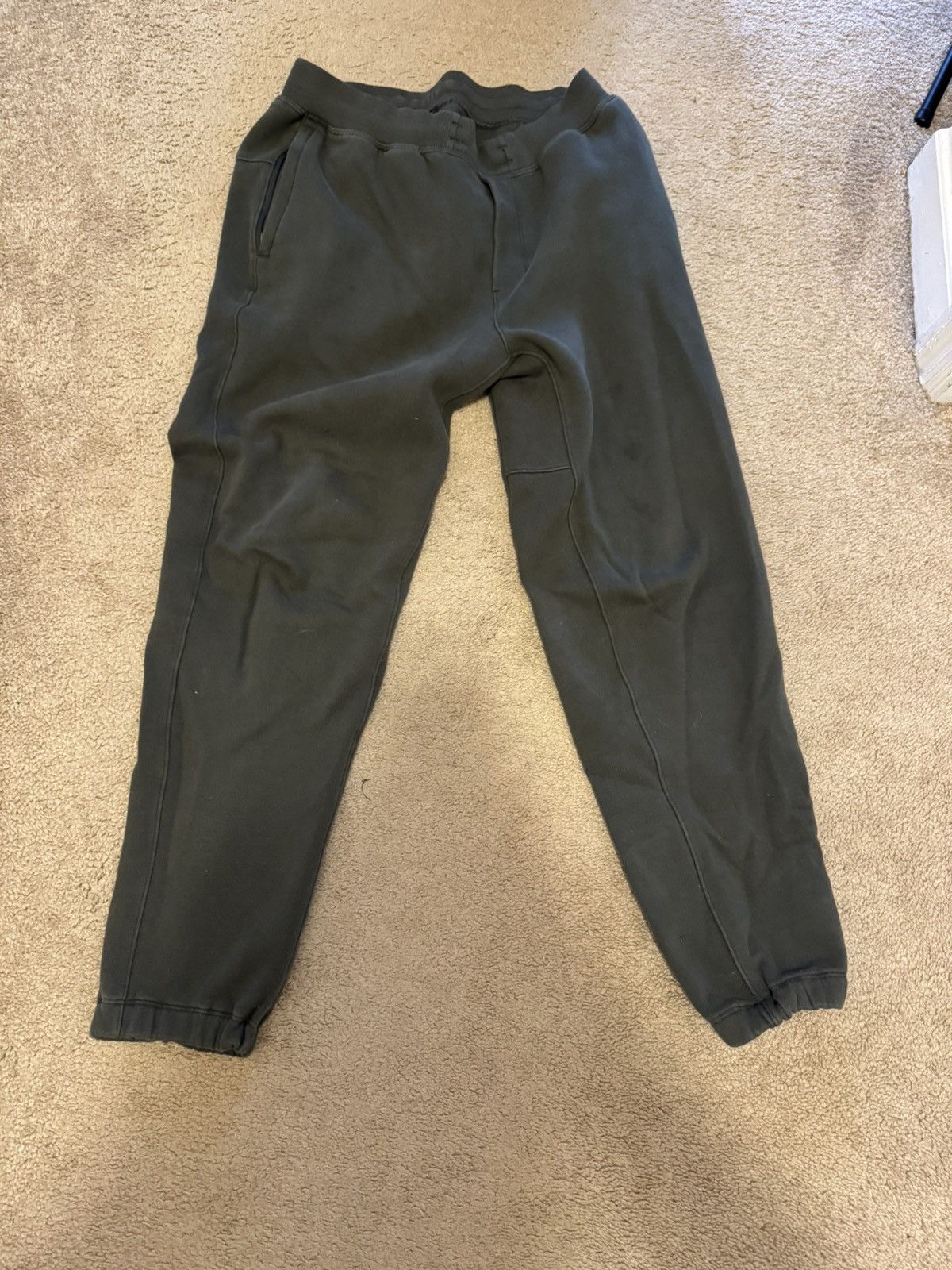 Lululemon LuluLemon Joggers Olive Size Medium Size US 32 / EU 48 - 1 Thumbnail