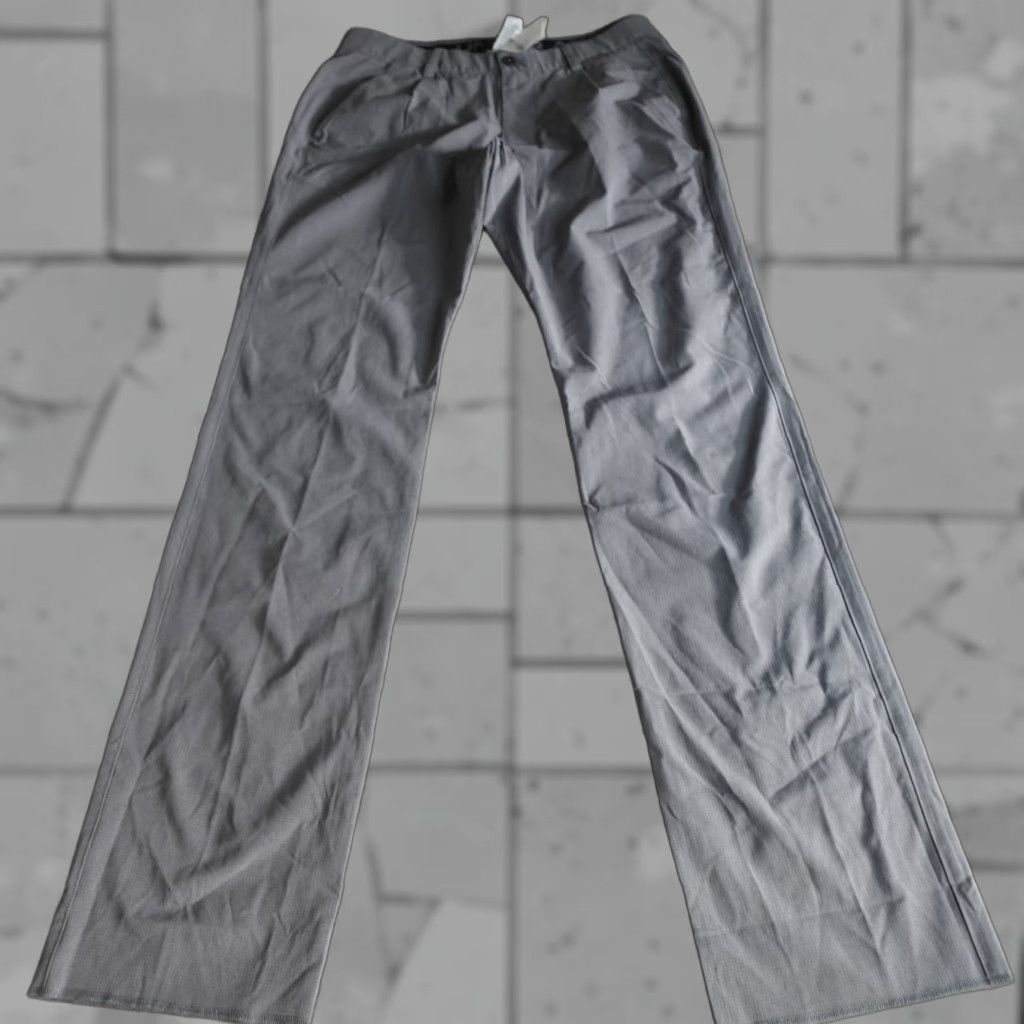 Under Armour Under Armour Pants 36 Gray Solid Loose Unhemmed NEW Mens Pants Gray 36 Inseam 36 Poly Blend Chino Regular Size US 36 / EU 52 - 1 Thumbnail