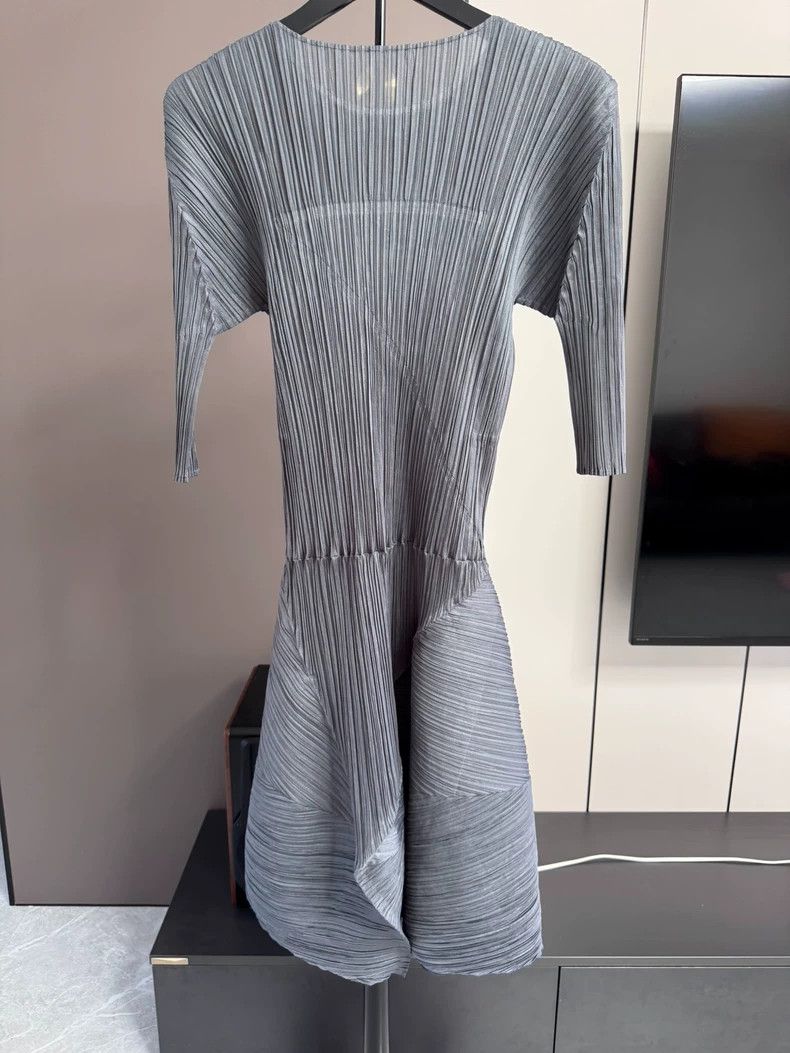 Issey Miyake Issey Miyake size:3 Carbon grey dress Size S / US 4 / IT 40 - 2 Thumbnail