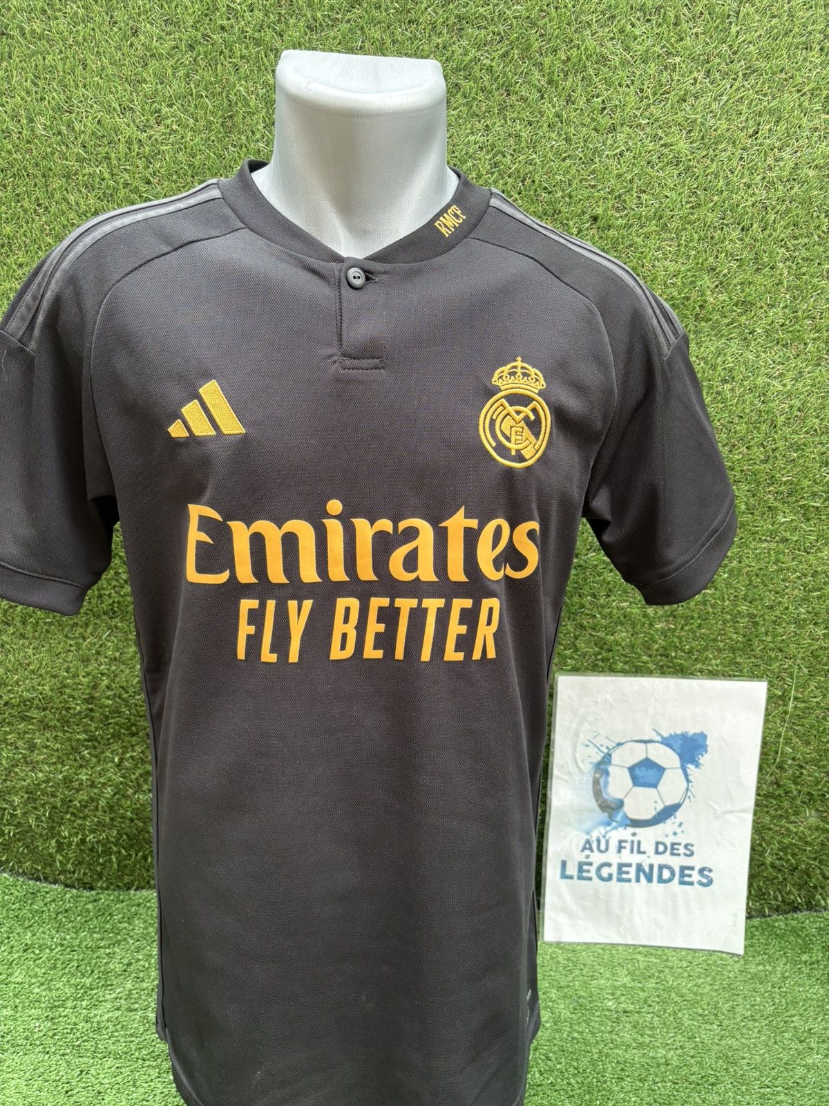 Adidas Jersey vinicius real Madrid Size US S / EU 44-46 / 1 - 2 Thumbnail