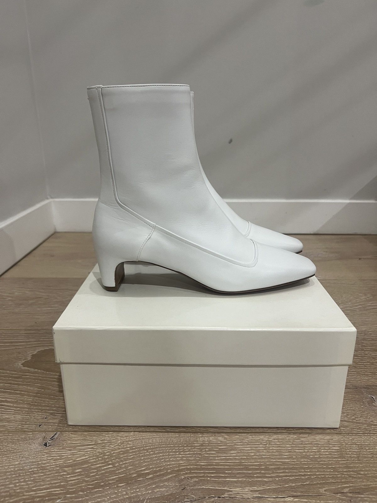 Maison Margiela MAISON MARGIELA WHITE BOOT HEELS Size US 7 / IT 37 - 1 Thumbnail