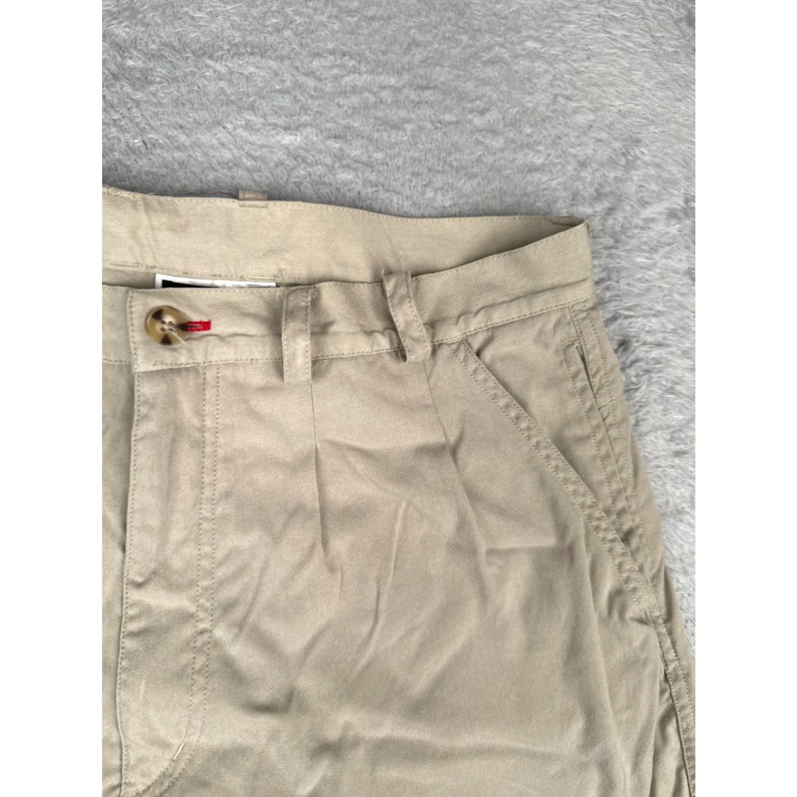 The North Face VINTAGE The North Face Shorts Men 34 Beige 100% Nylon Zip Pocket Pleated Hike 7" Size US 34 / EU 50 - 5 Thumbnail