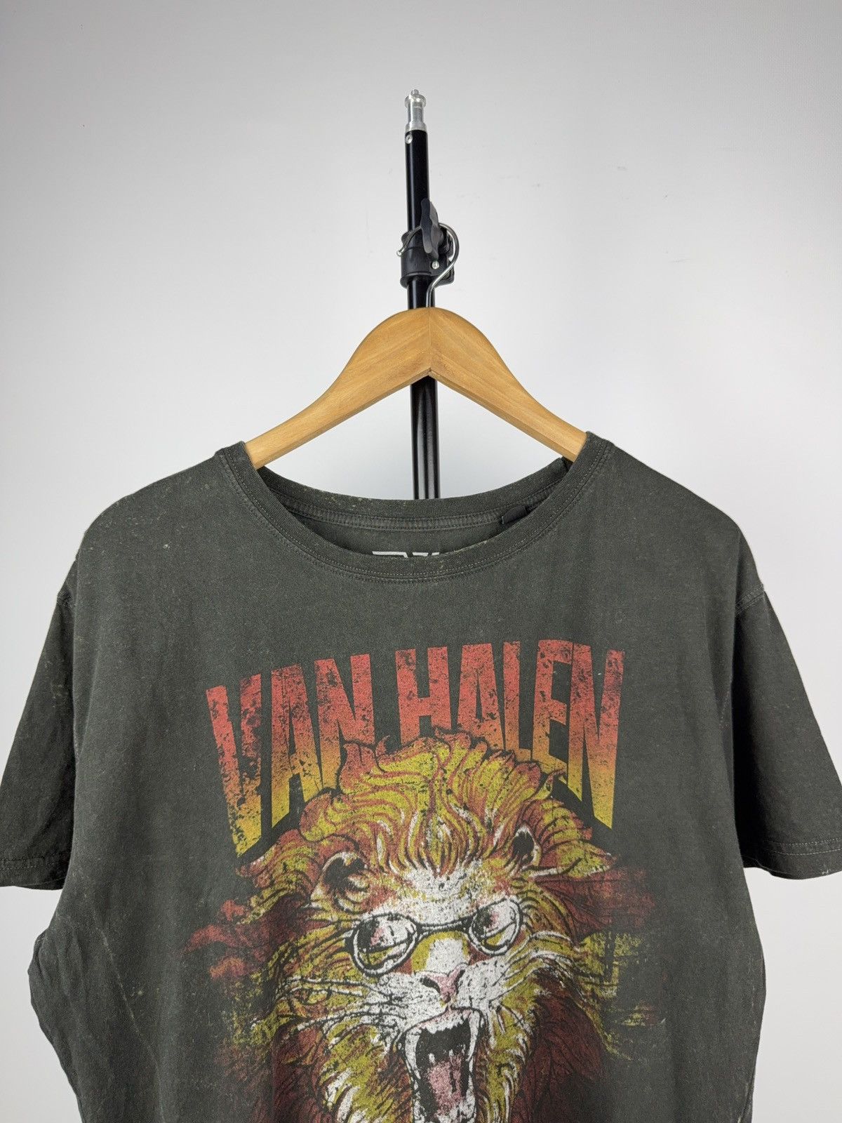 Vintage Vintage retro faded Style 2021 Van Halen Tee shirt Size US L / EU 52-54 / 3 - 2 Thumbnail