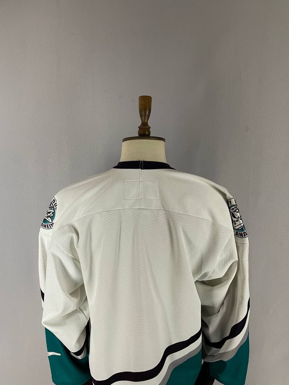 Nike Nike Mighty Ducks NHL Sweatshirt Vintage 1990s Size US M / EU 48-50 / 2 - 17 Thumbnail