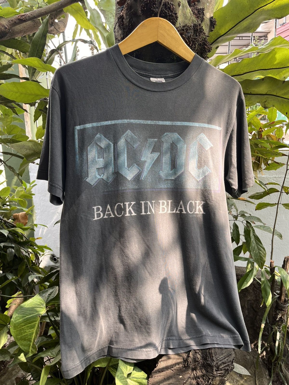 Band Tees Vintage ACDC Back in Black Tour 1996 Tshirt Size US M / EU 48-50 / 2 - 1 Thumbnail