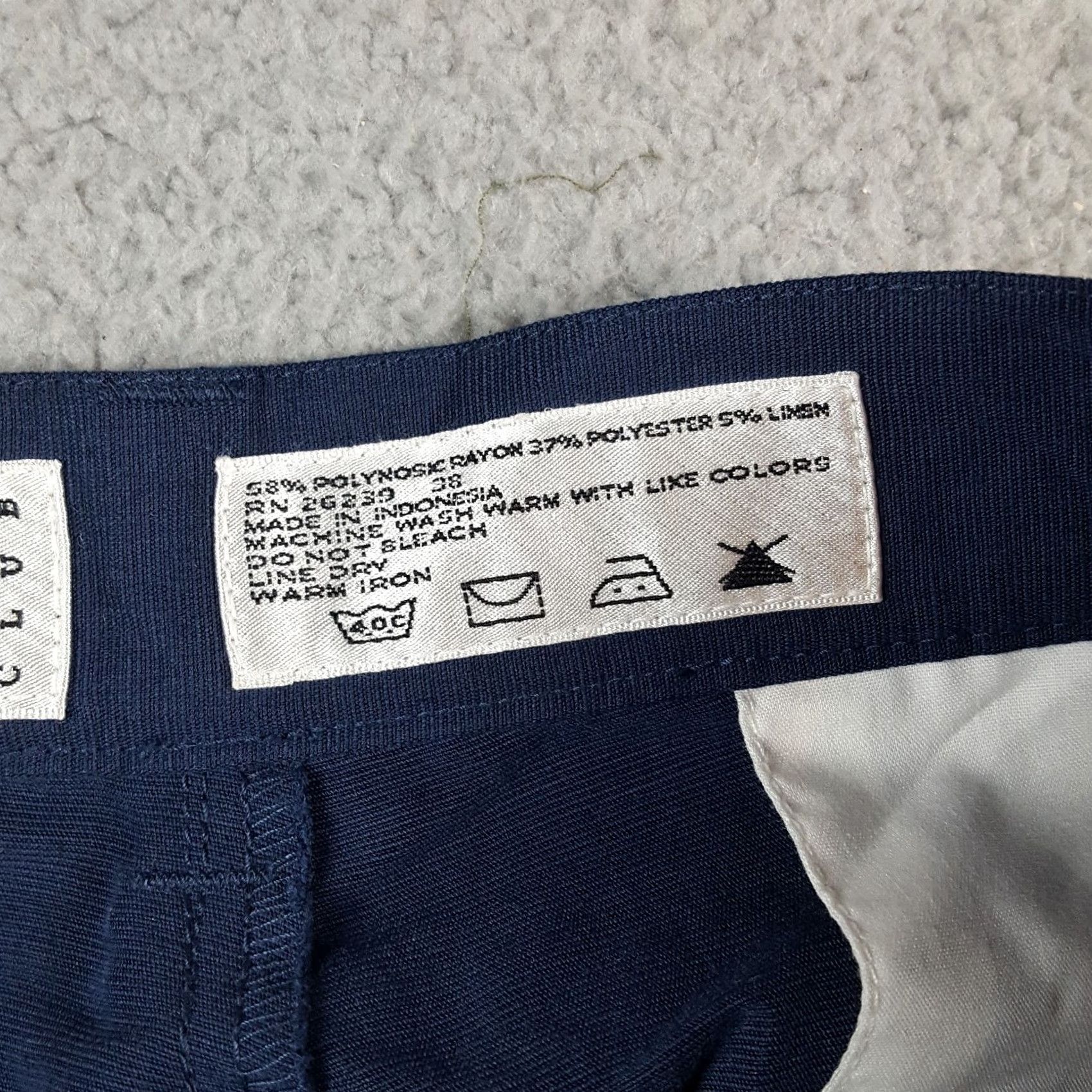 Izod VINTAGE IZOD Navy Blue Pleated Front Bermudas Mens Size 38 Relaxed Preppy Bermuda Golf Shorts Size US 38 / EU 54 - 7 Thumbnail