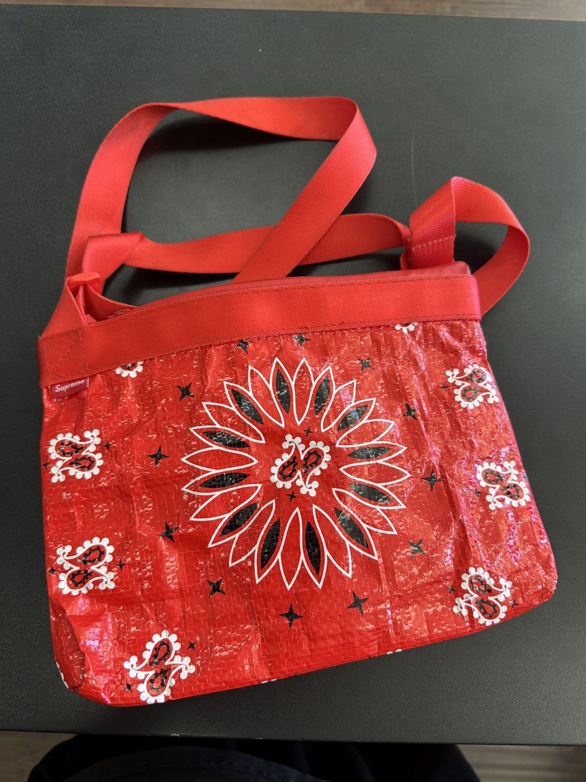SUPREME BANDANA TARP SIDE BAG RED