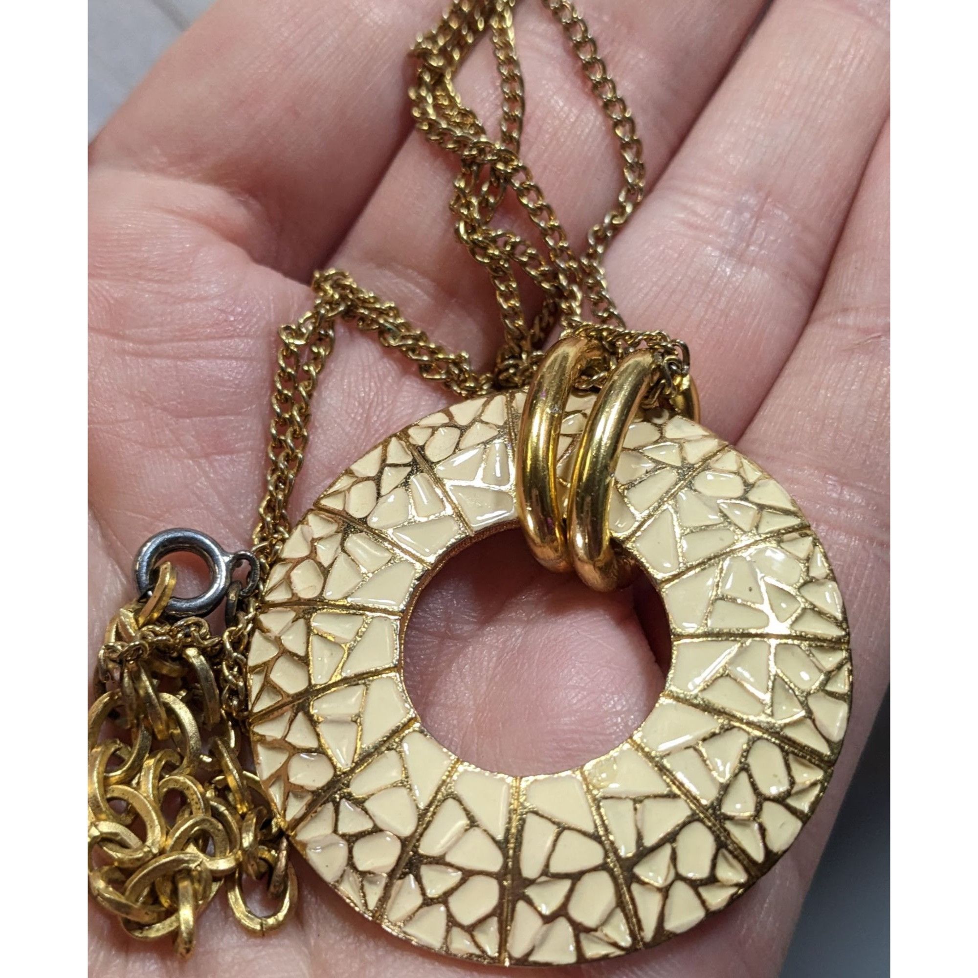 Other Geometric Cream And Gold Tone Open Disc Pendant Necklace Size ONE SIZE - 8 Thumbnail