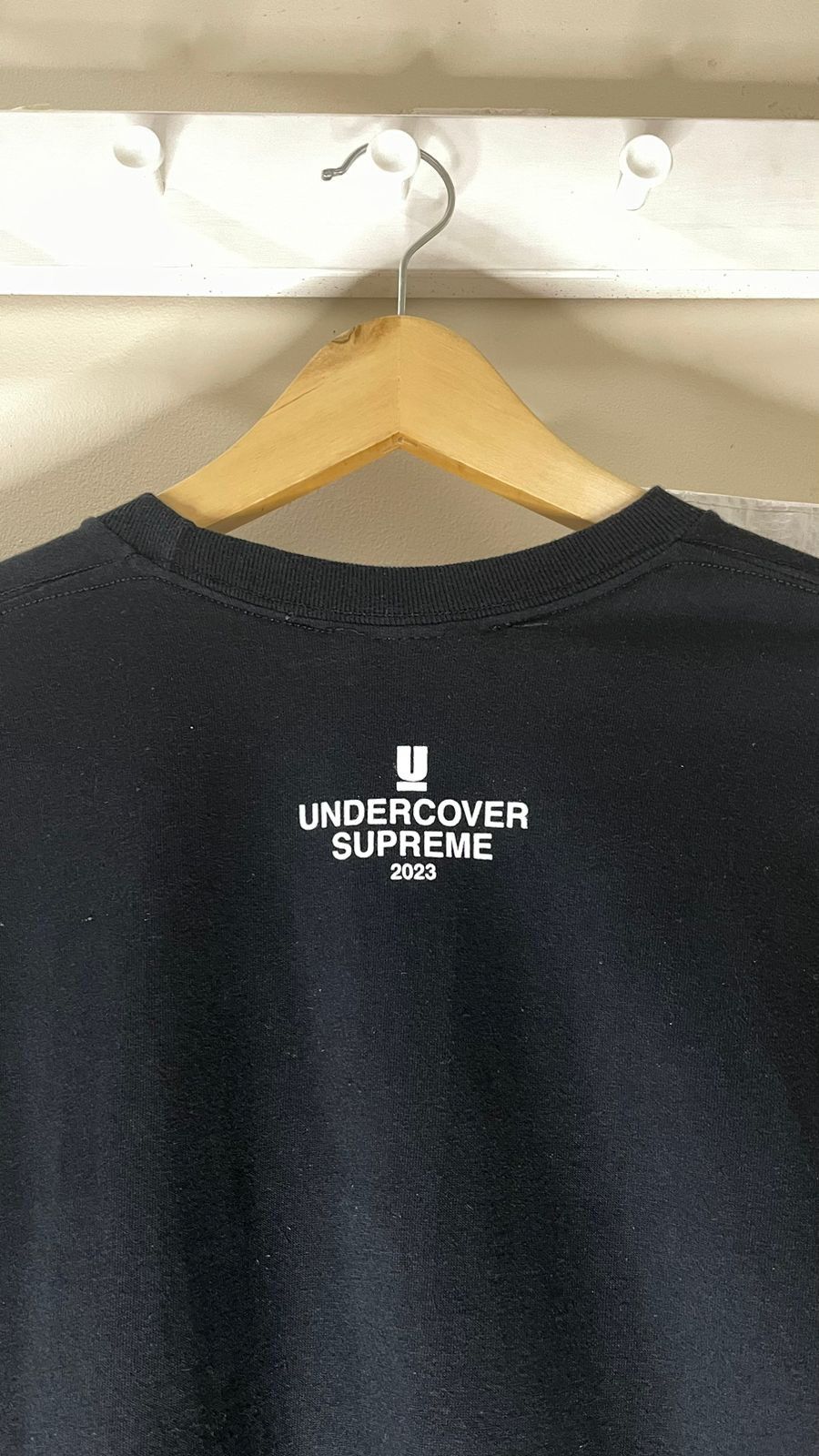 Supreme × Undercover Supreme x UNDERCOVER Tag Tee Black SS23 Size US L / EU 52-54 / 3 - 3 Thumbnail