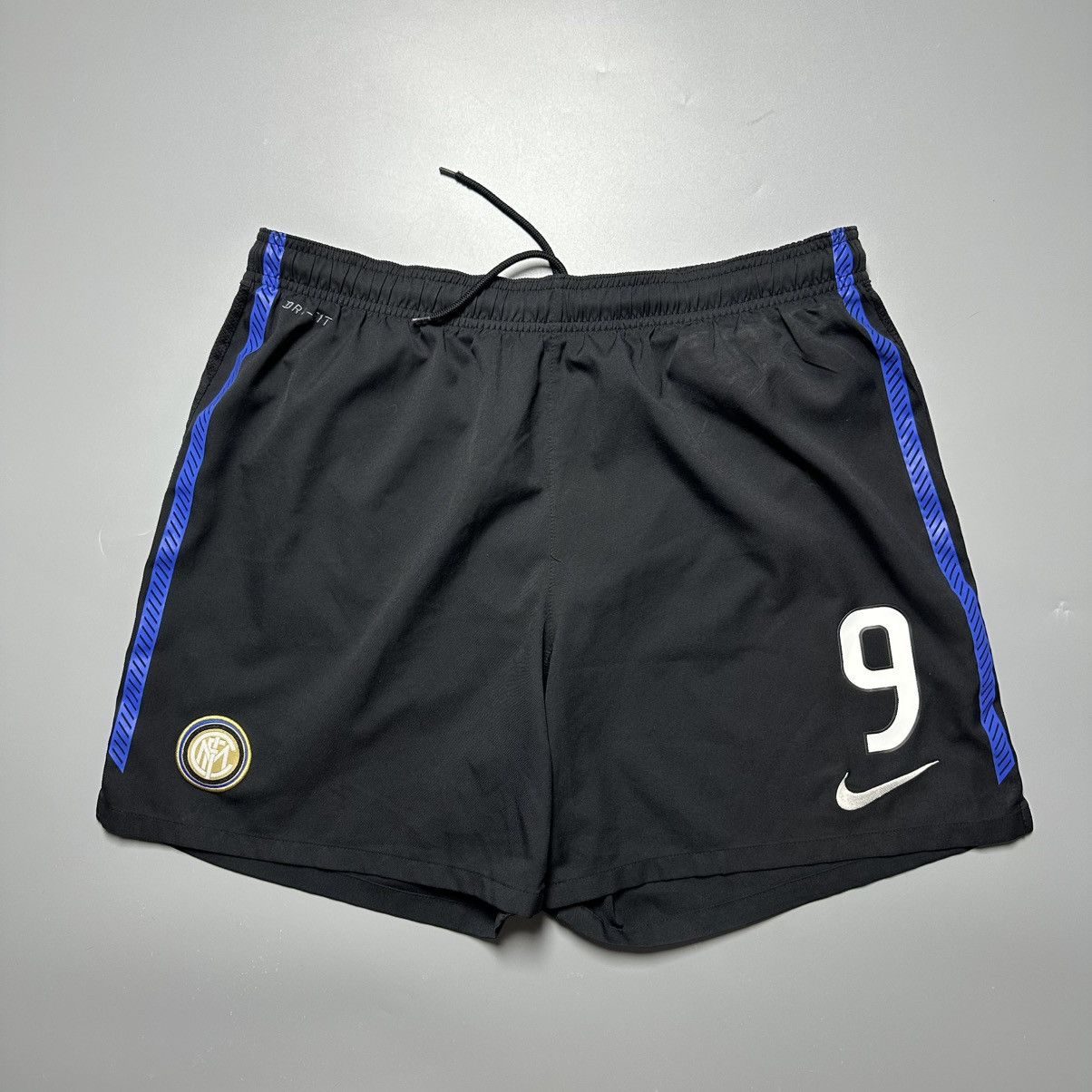 Nike INTER MILAN NIKE 2010/2011 FOOTBALL HOME SHORTS #9 FORLAN Size US 33 - 1 Thumbnail