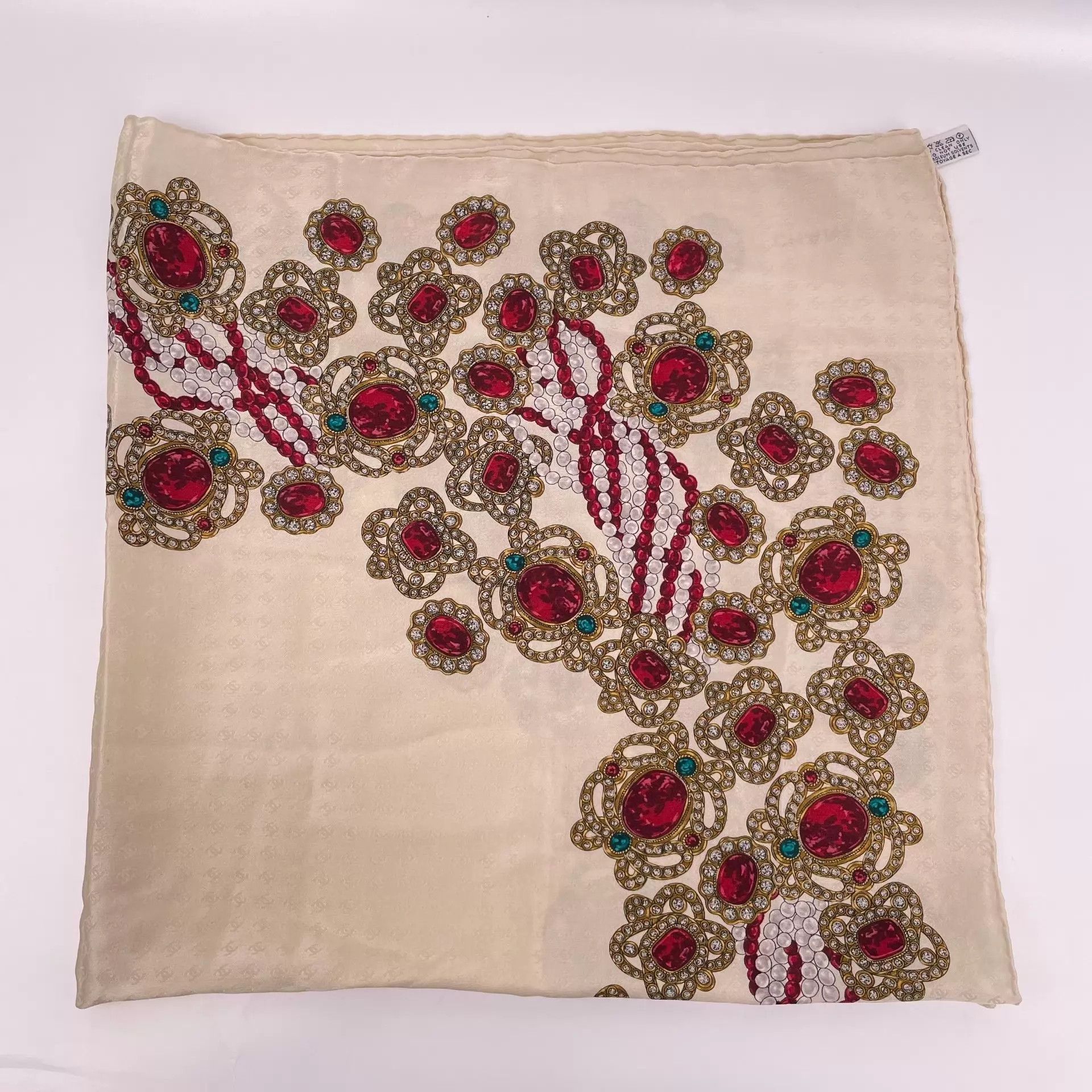 Chanel Chanel White Silk Scarf 85x85 Size ONE SIZE - 7 Thumbnail