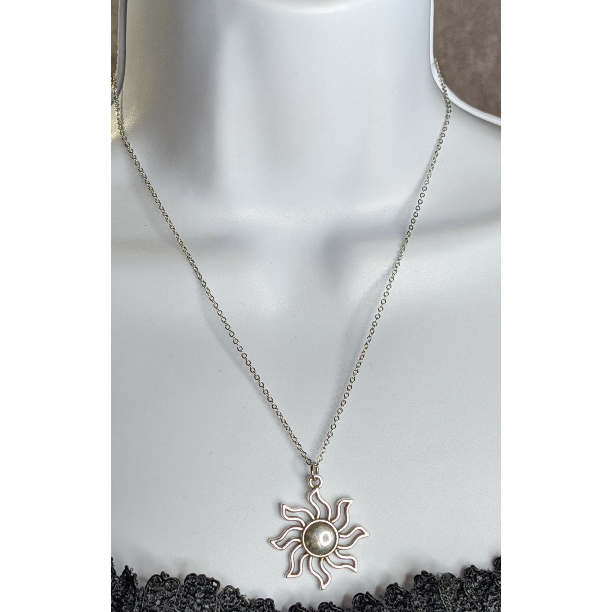 Other Vintage 90s Sun Silver Tone Pendant Necklace Size ONE SIZE - 5 Thumbnail