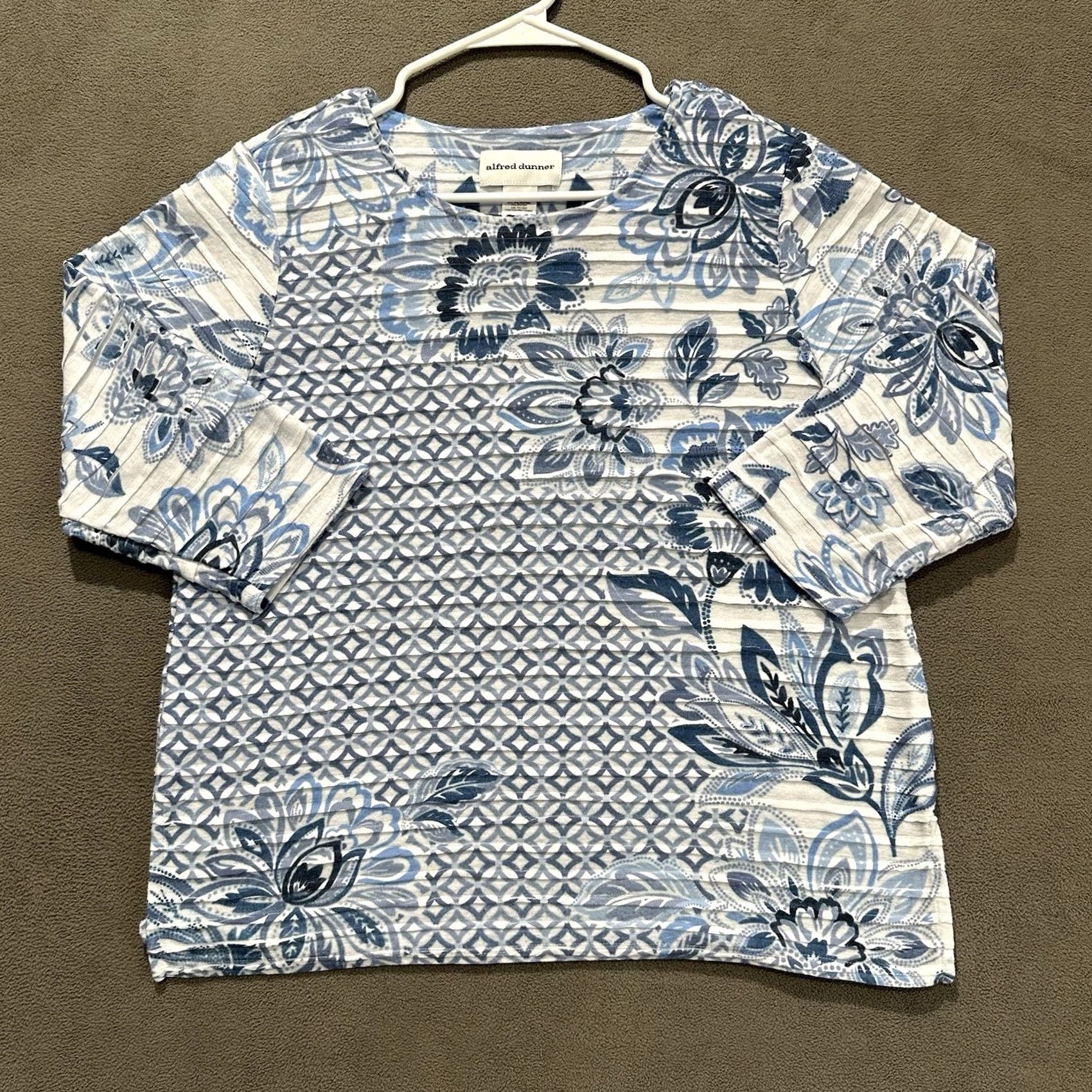 Vintage Alfred Dunner Blouse Womens Small White Blue Floral 3/4 Sleeve Cotton Blend Size S / US 4 / IT 40 - 2 Thumbnail